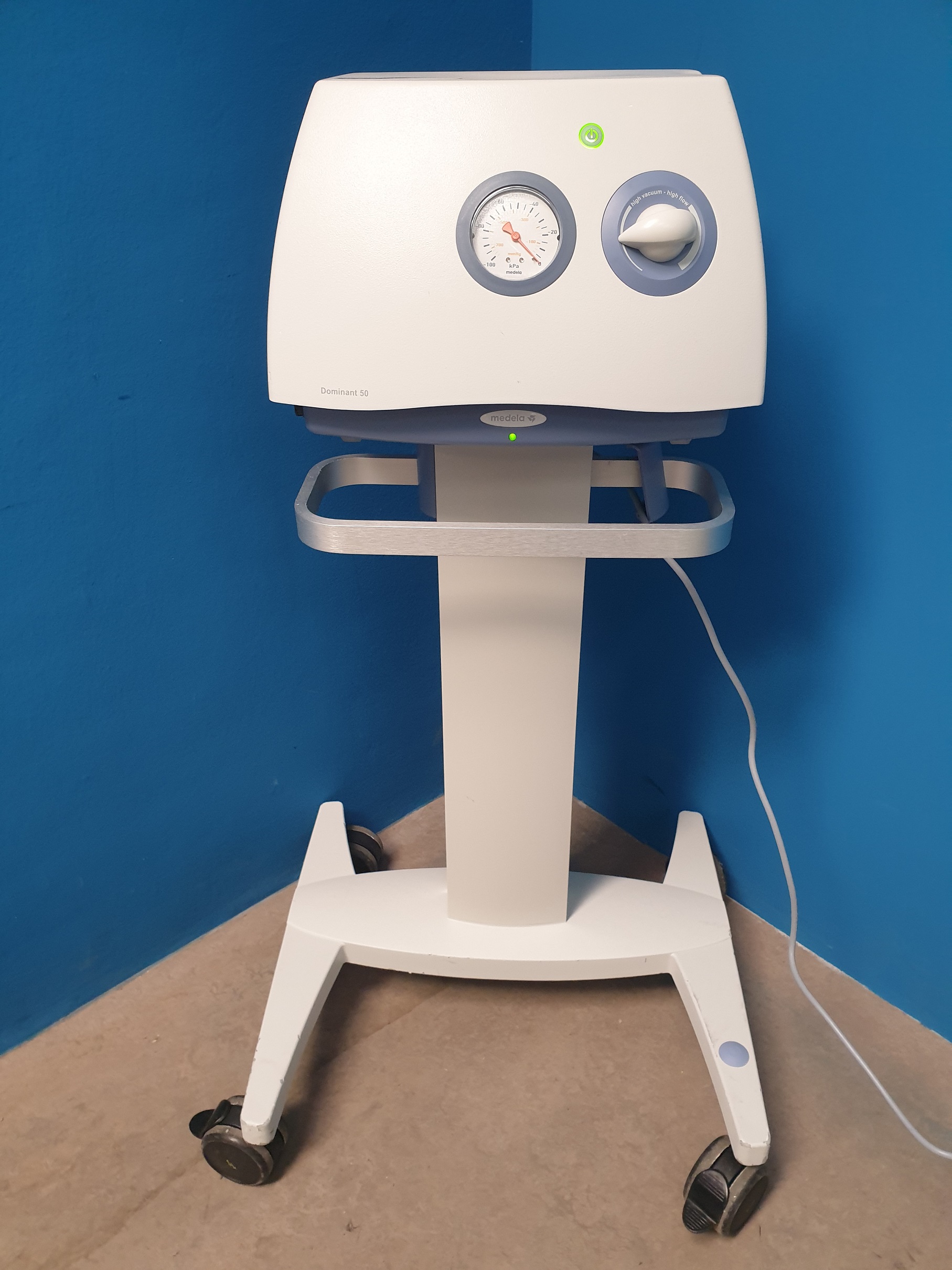 Medela Dominant 50 // 150 Watt // 600.5701 Absaugpumpe Absauggerät Sekretsauger Fahrbar