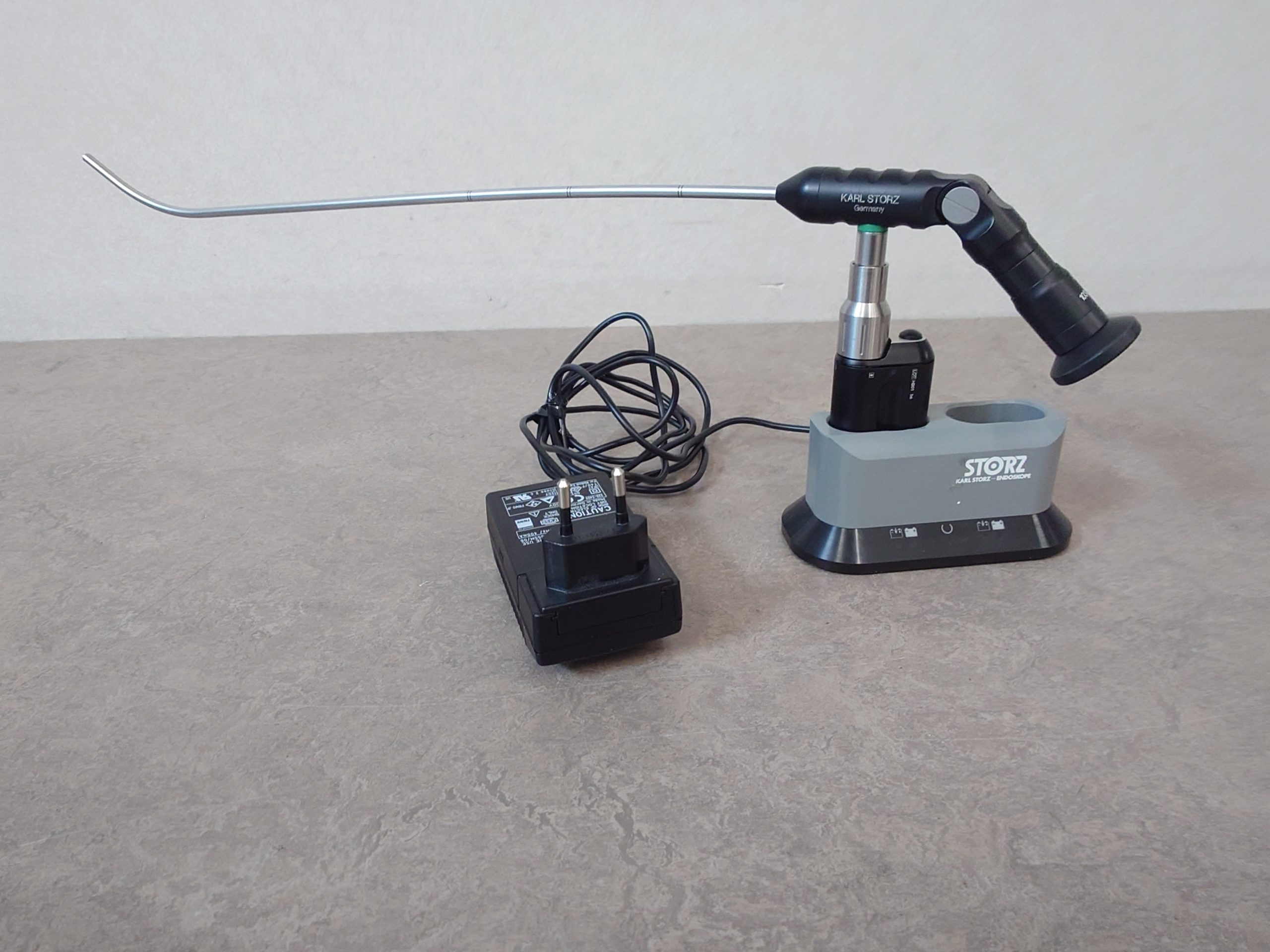 Karl Storz 10331B1 0 Grad Intubationsendoskop + 11301 DF + 11301 DG Ladestation
