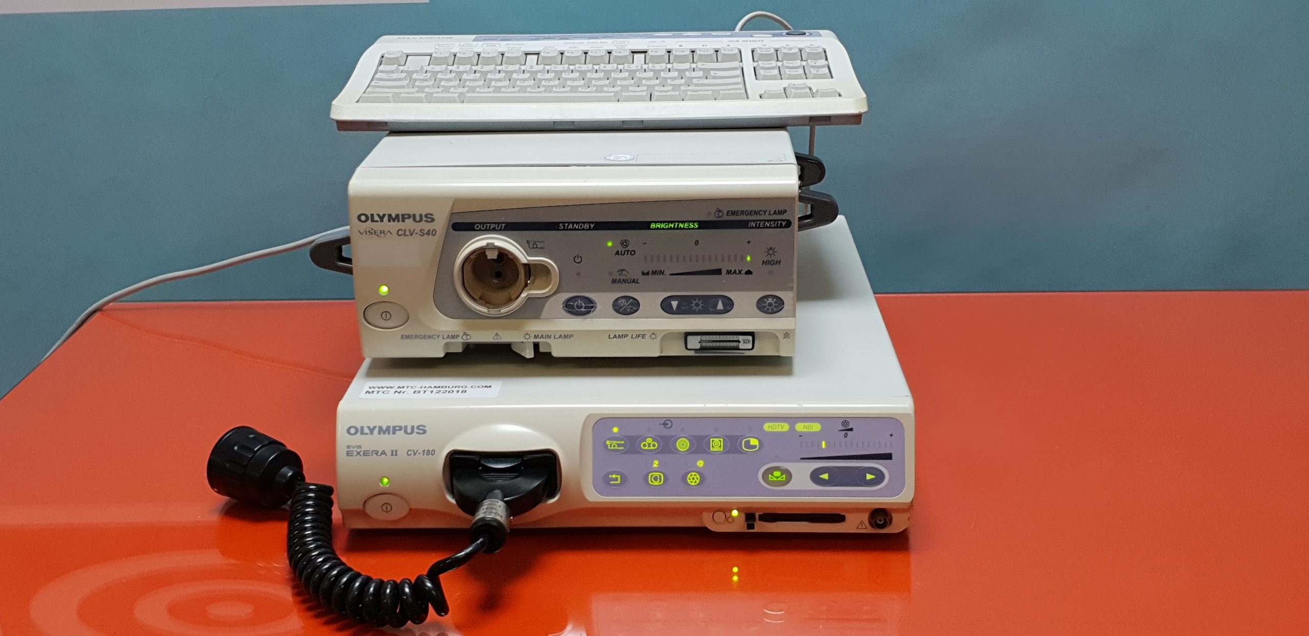 Olympus EXERA II CV-180 Video Processor mit Tastatur und MAJ-1430 Pigtail + CLV-S40 Lichtquelle