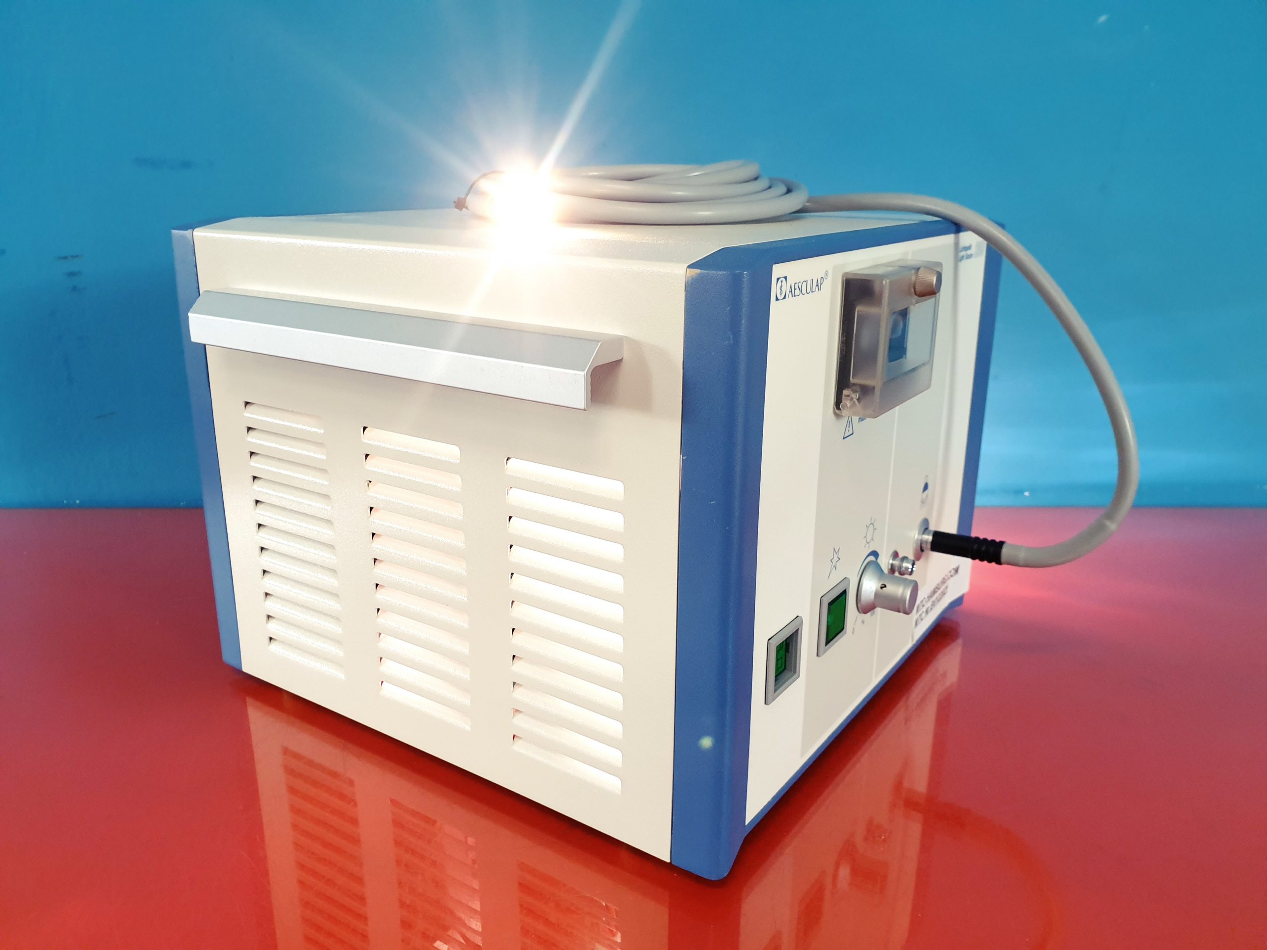 Aesculap Light Source 250 OP925 // OP 925 mit Lichtleiter