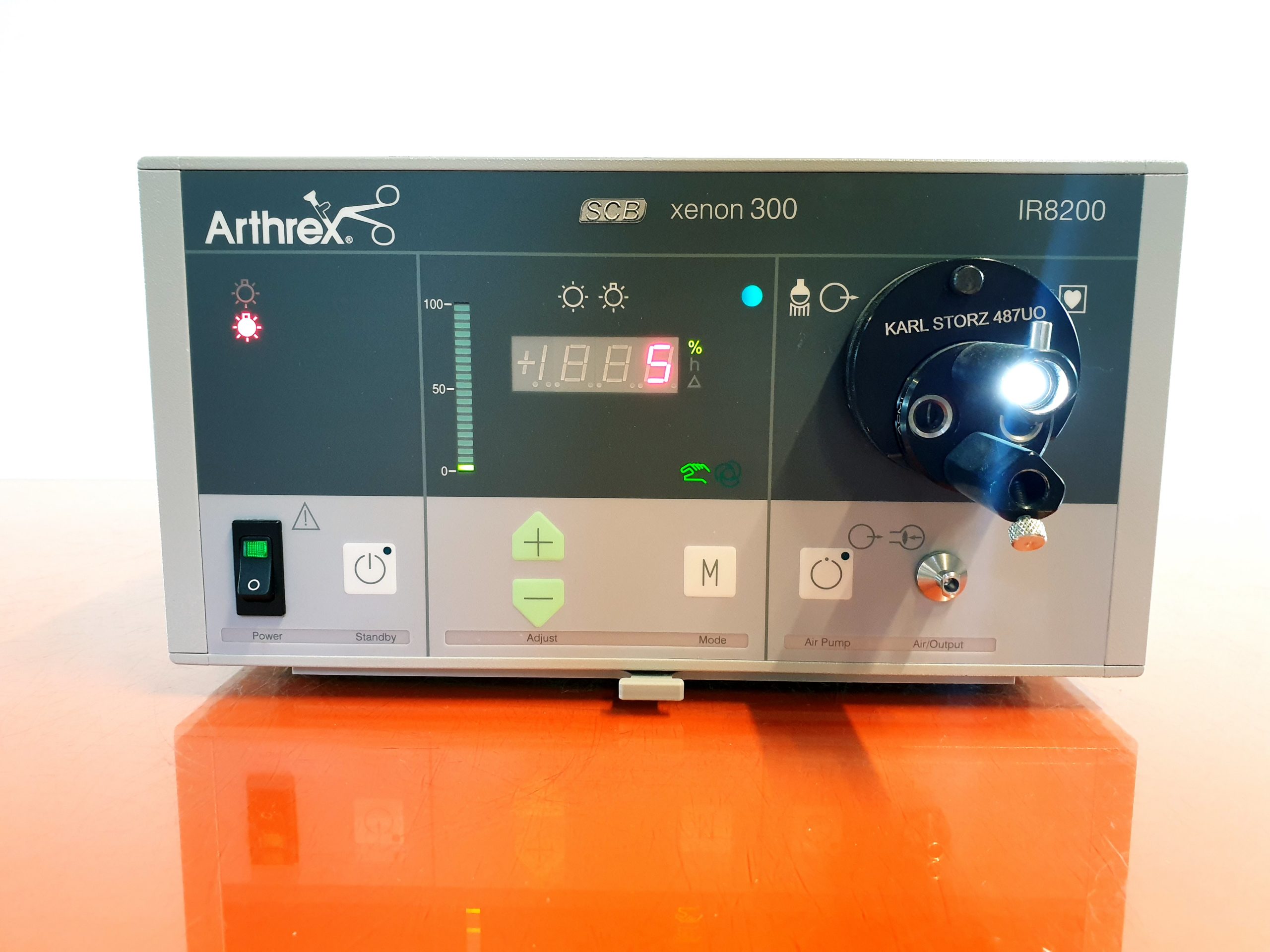 Karl Storz / Arthrex IR8200 SCB xenon 300 Watt Lichtquelle // Kaltlichtquelle