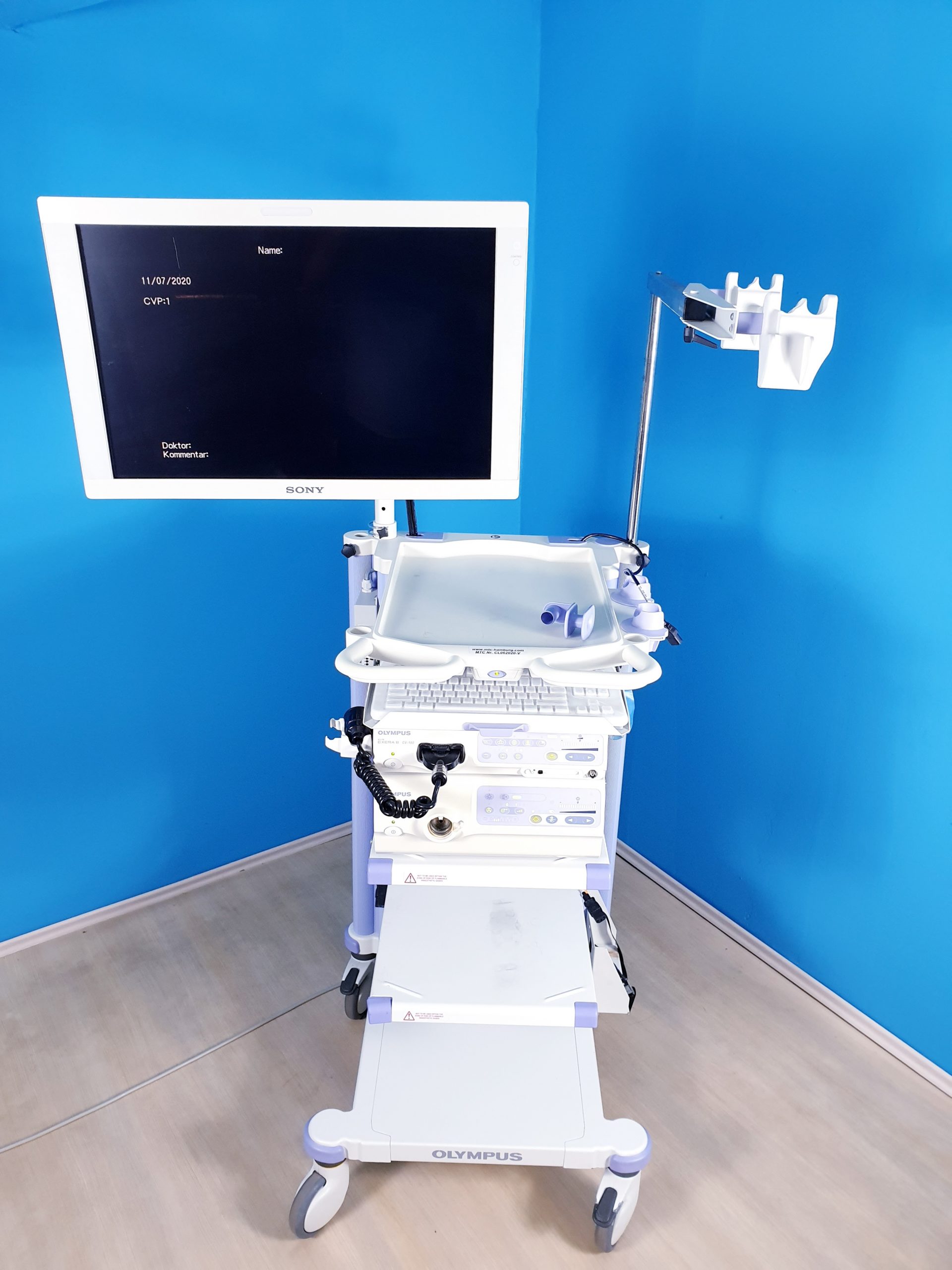 Olympus Evis Exera II CV-180 , CLV-180 + MAJ-1430 + Tastatur Sony LMD-2450MD Monitor + Trolley