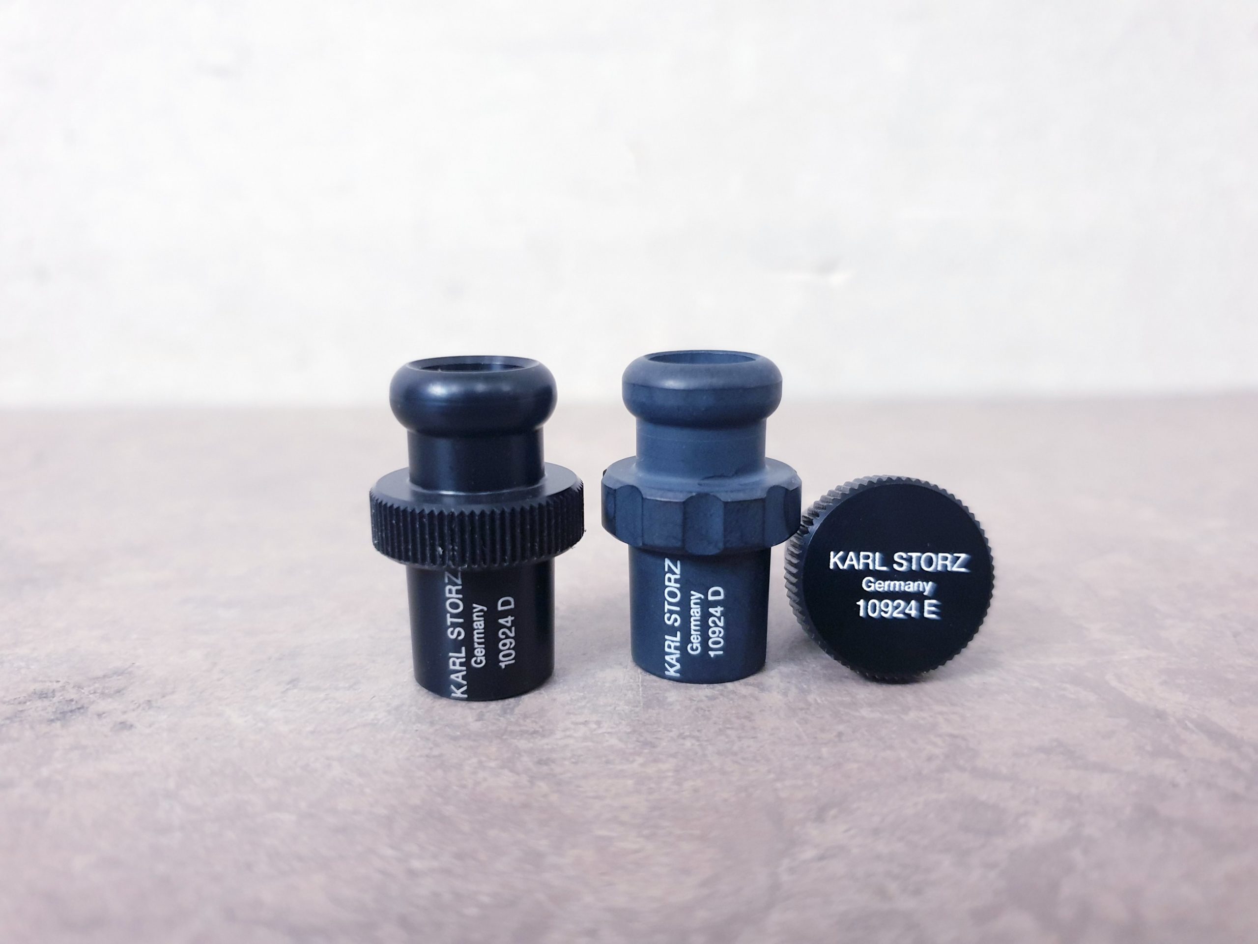Karl Storz 2 X 10924D Adapter für Beatmungsgerät + 1X 10924E Verschlussstopfen – Starre Endoskopie