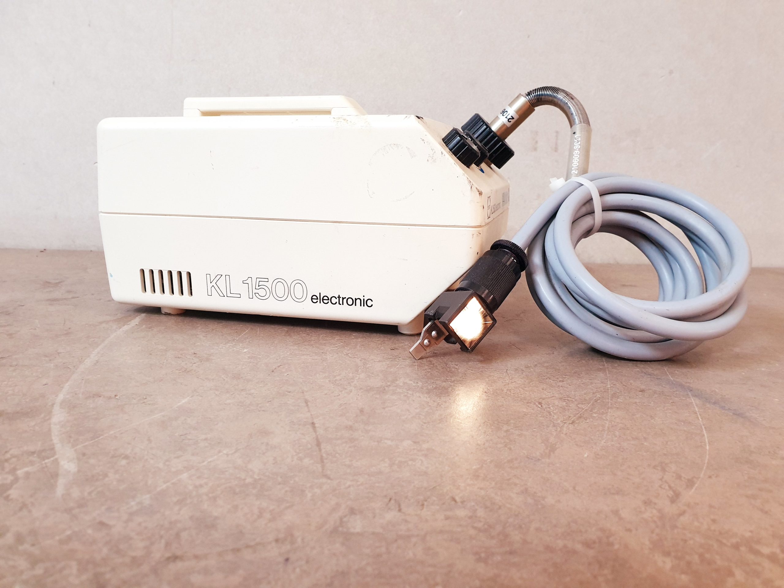 Leica Schott KL1500 Cold Light Source 150W