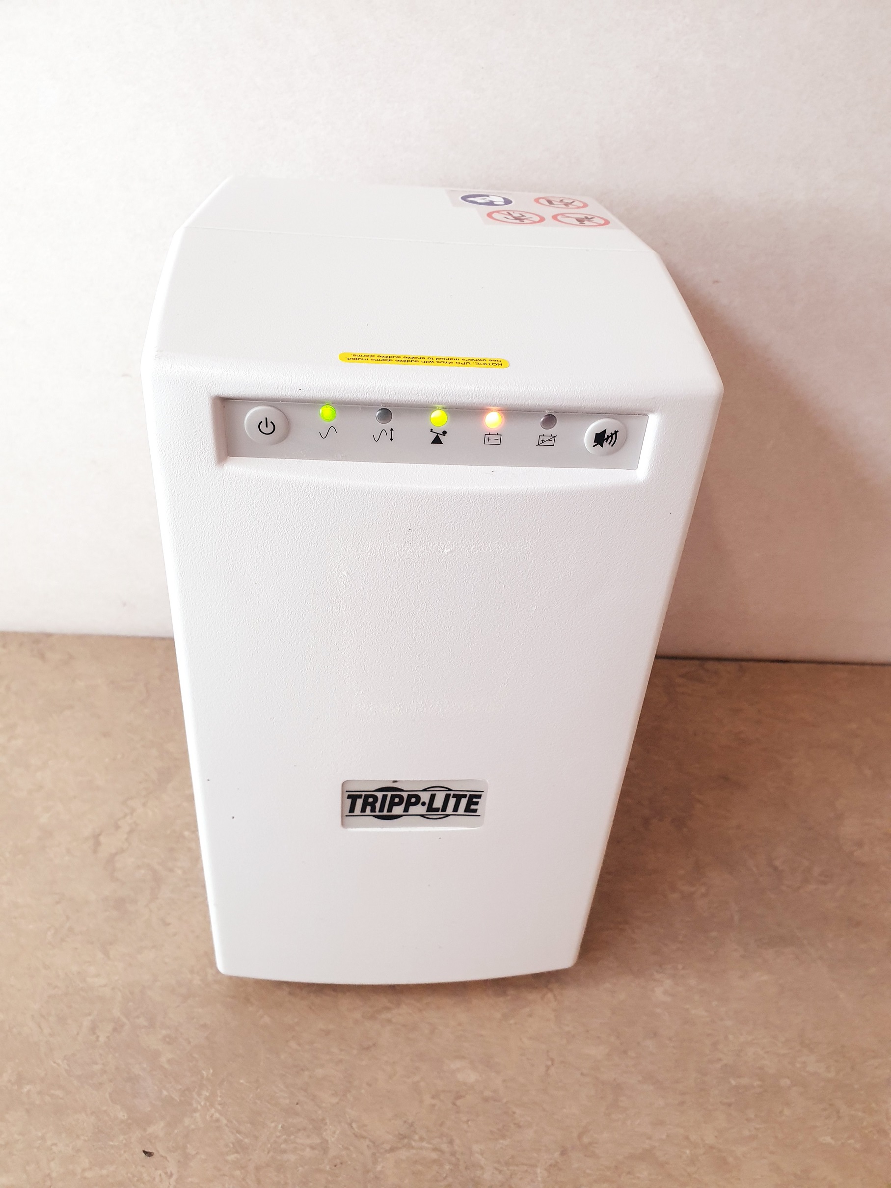 Tripp Lite SMX1200XLHG USV für den medizinischen Bereich mit 6 Ausgängen, vollständige Isolierung