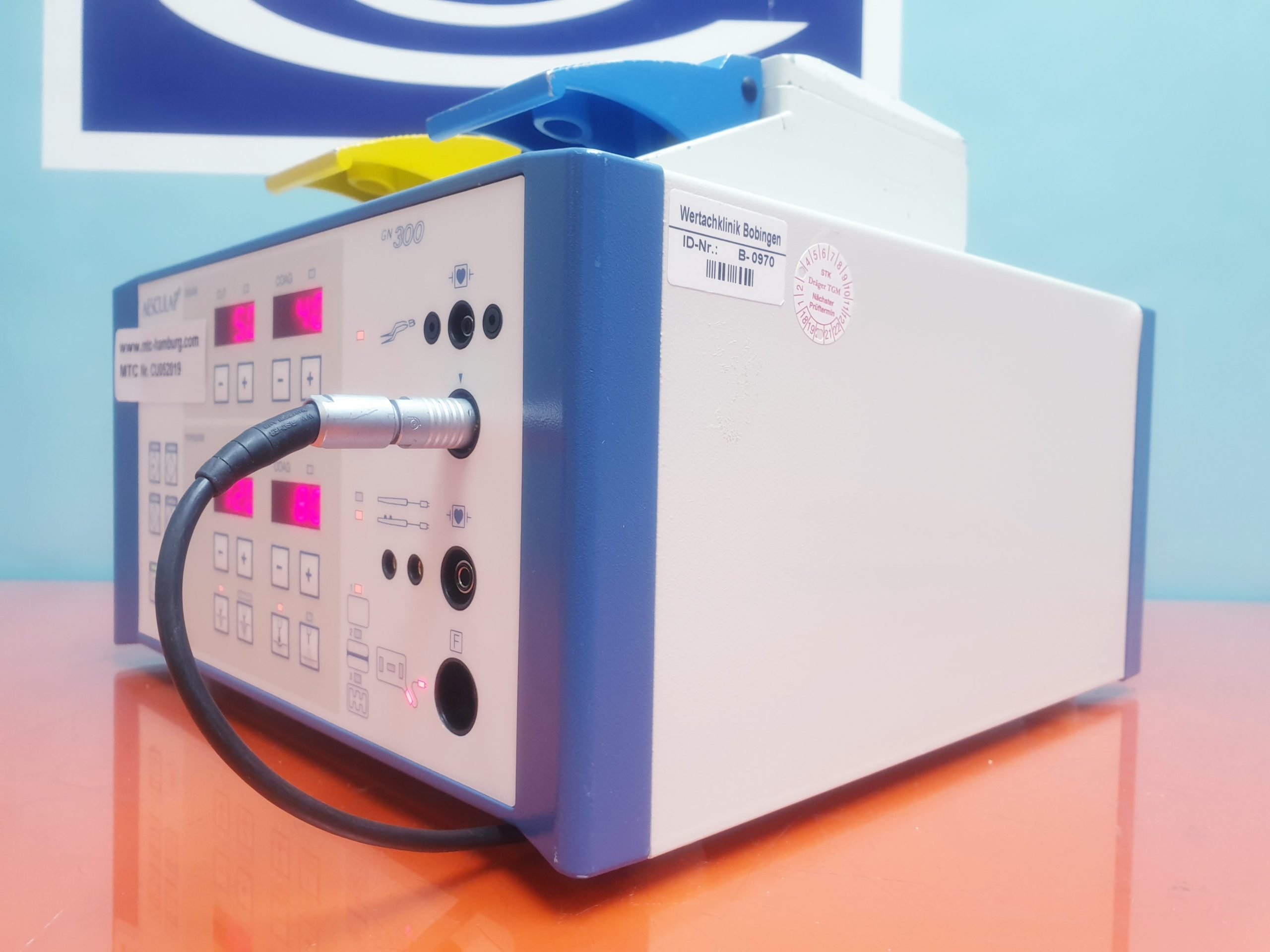 Aesculap Gn 300 GN300 // GN-300 Electrosurgical Unit HF Gerät mit Neutrale Elektrode + Fußschalter
