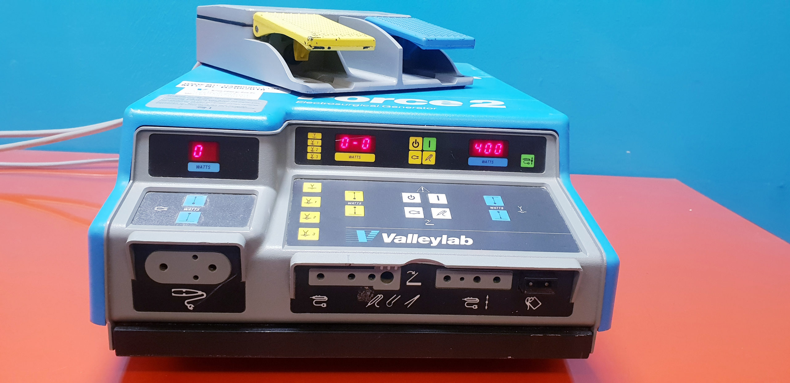 Valleylab Force 2 elektrochirurgischer Generator mit Fußschalter