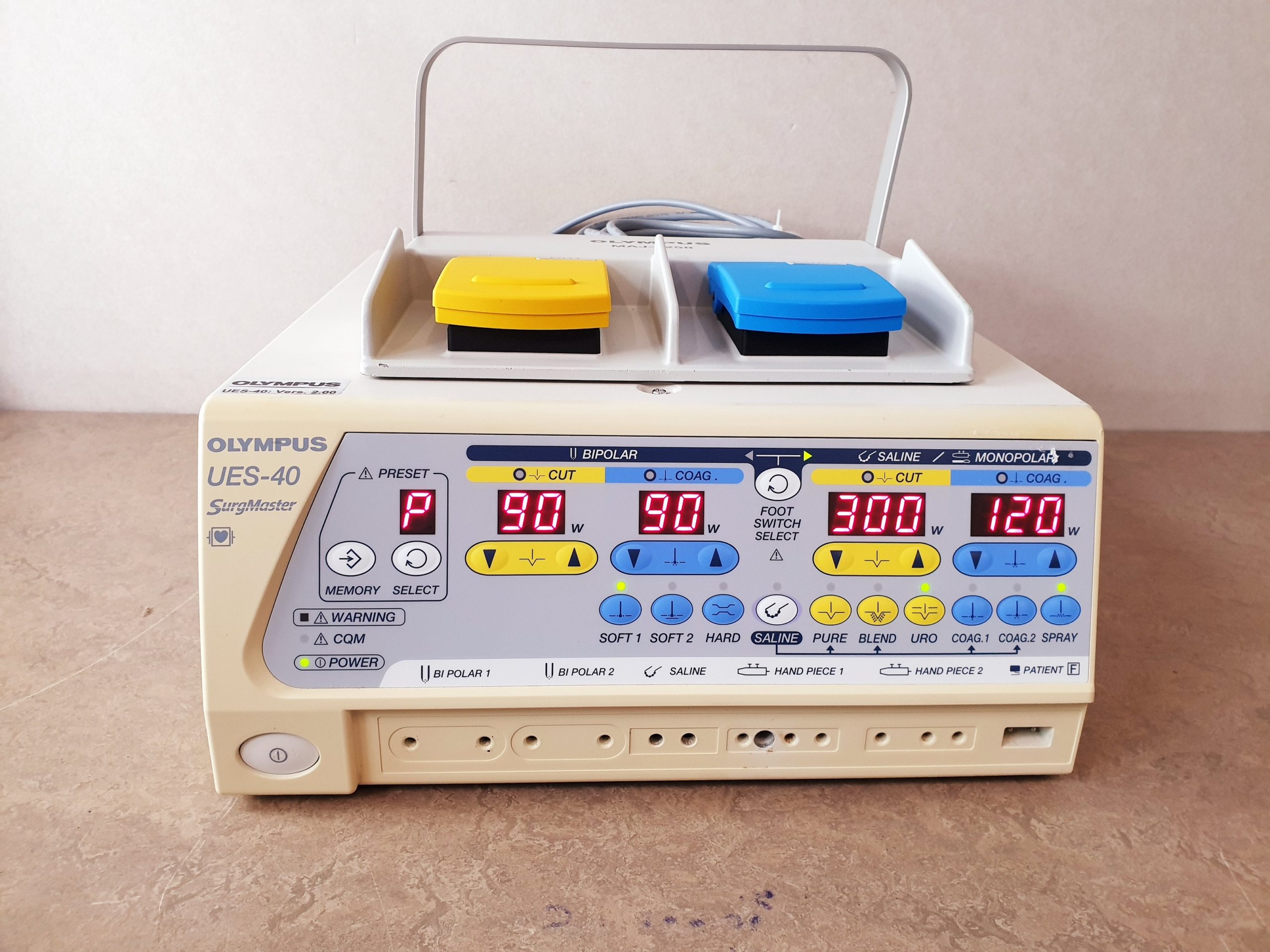 Olympus UES-40 – UES40 UES 40 SurgMaster Electrosurgical Unit – Bipolar Monopolar mit Fusspedal