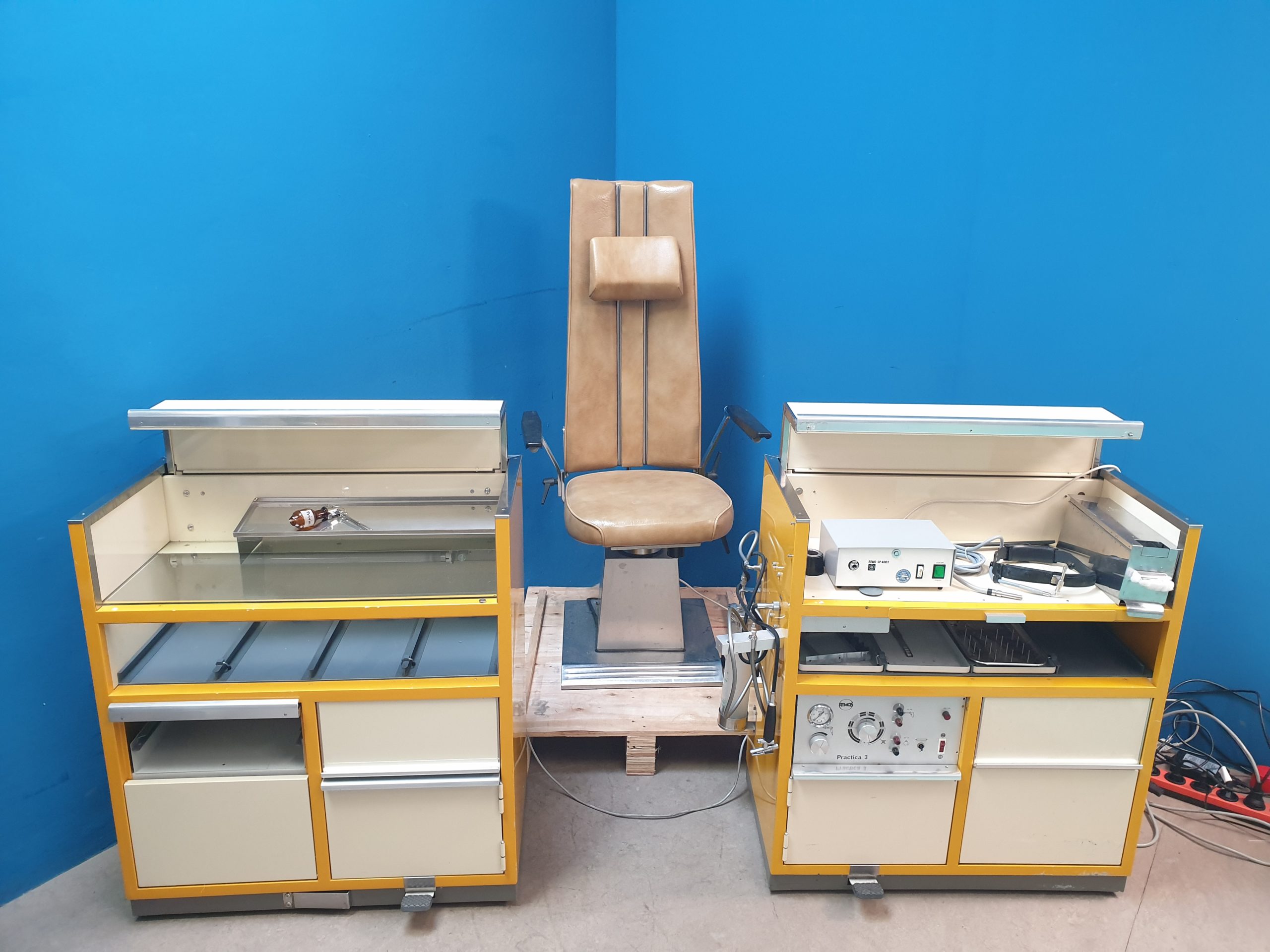 Atmos Practica 3 HNO Einheit + Instrumentenschrank, Mikroskop – Patientestuhl