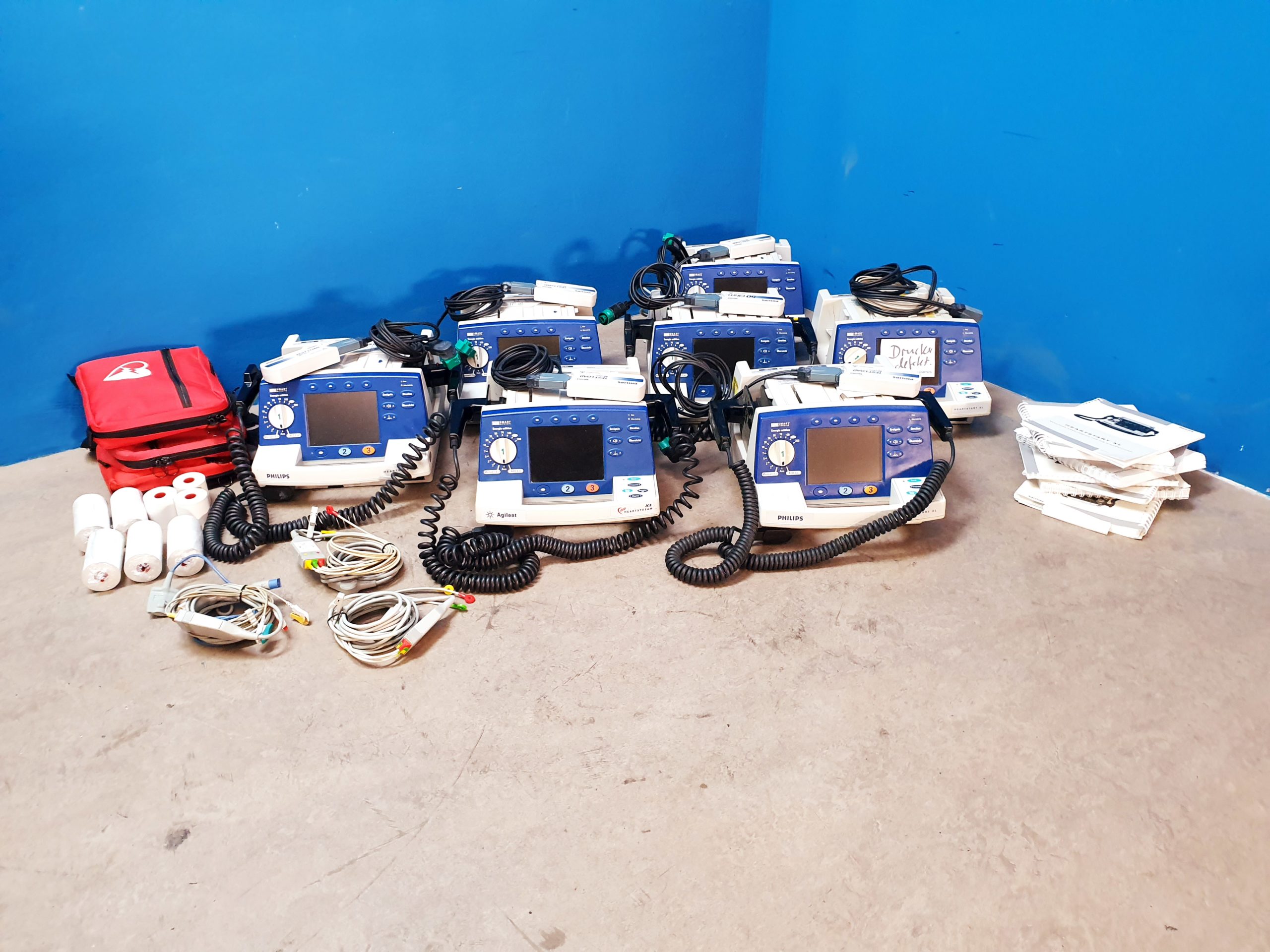 6 X PHILIPS HeartStart XL Defibrillator + 1x Ersatzteilträger ( For Spare Parts )