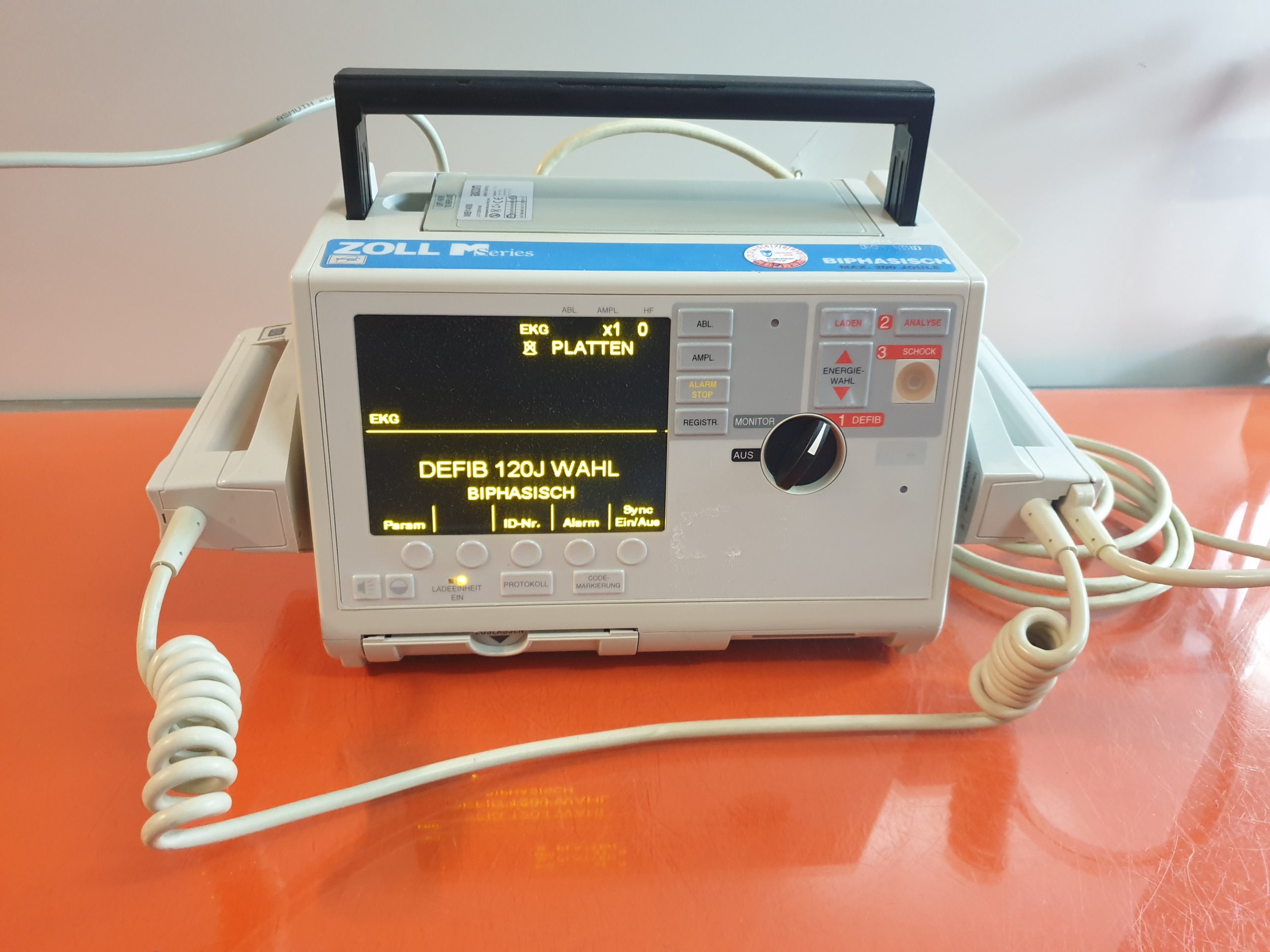 Zoll M Series Defibrillator Biphasisch mit EKG Ableitungskabel