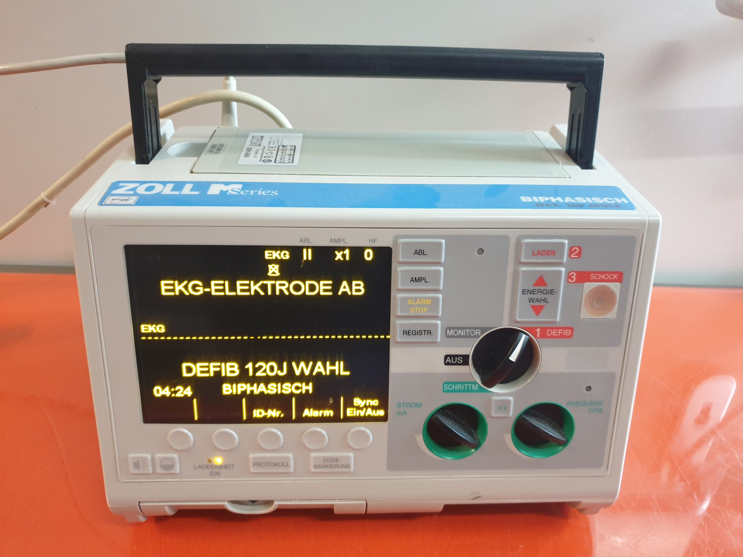Zoll M Series Defibrillator Biphasisch mit EKG Ableitungskabel —-