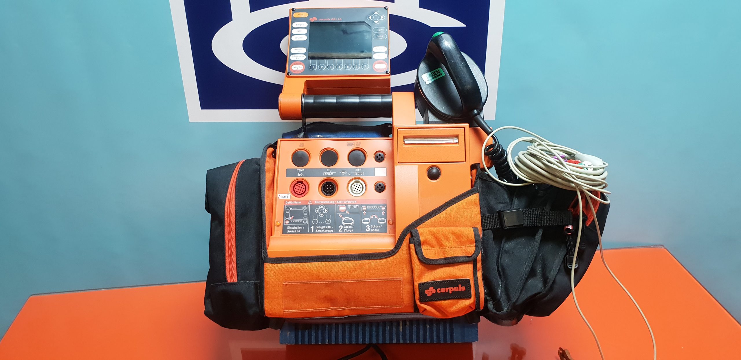 G.Stemple Corpuls 08/16 incl. Ladestation Defibrilator