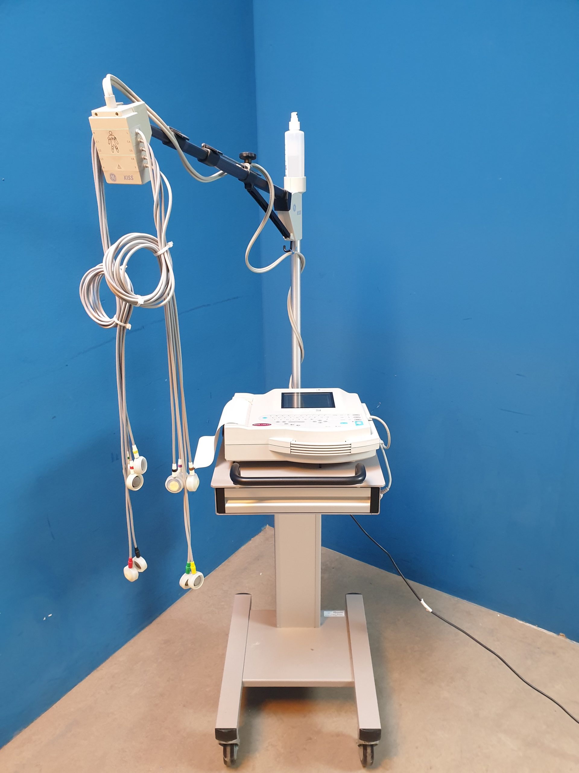 GE MAC 1200 ST 1200ST EKG Gerät mit Sauganlage auf fahrbarem GestellI