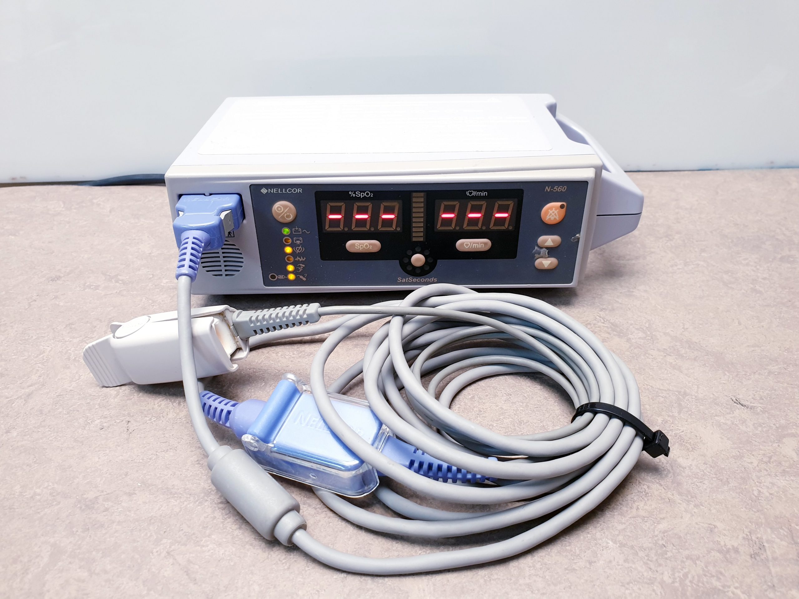 CL082024-K Covidien Nellcor N-560 Oximax Pulsoxymeter mit Fingersensor