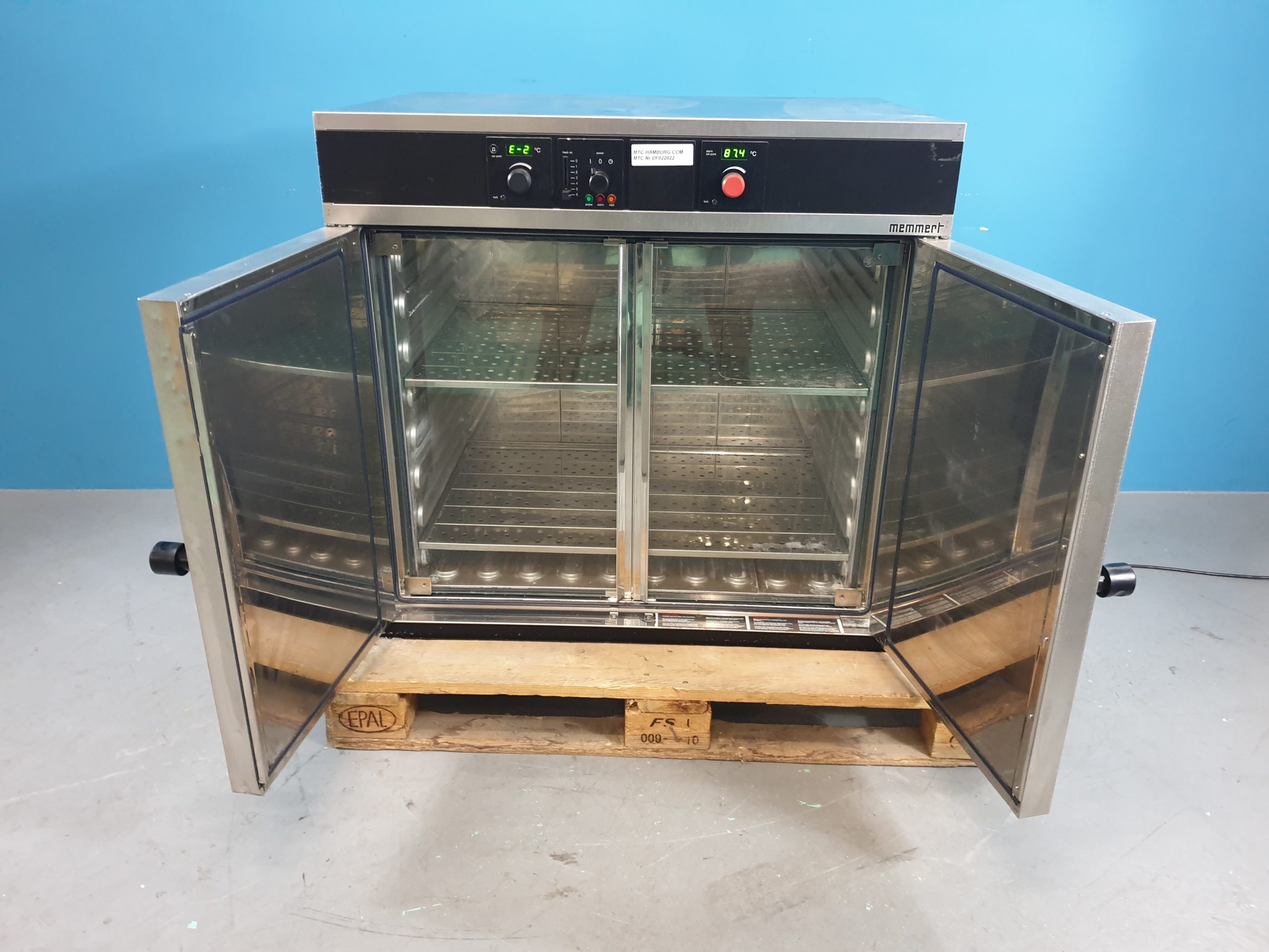 Memmert BE 600 // BE600 Incubator Brutschrank Wärmeschrank 256 L 70 °C