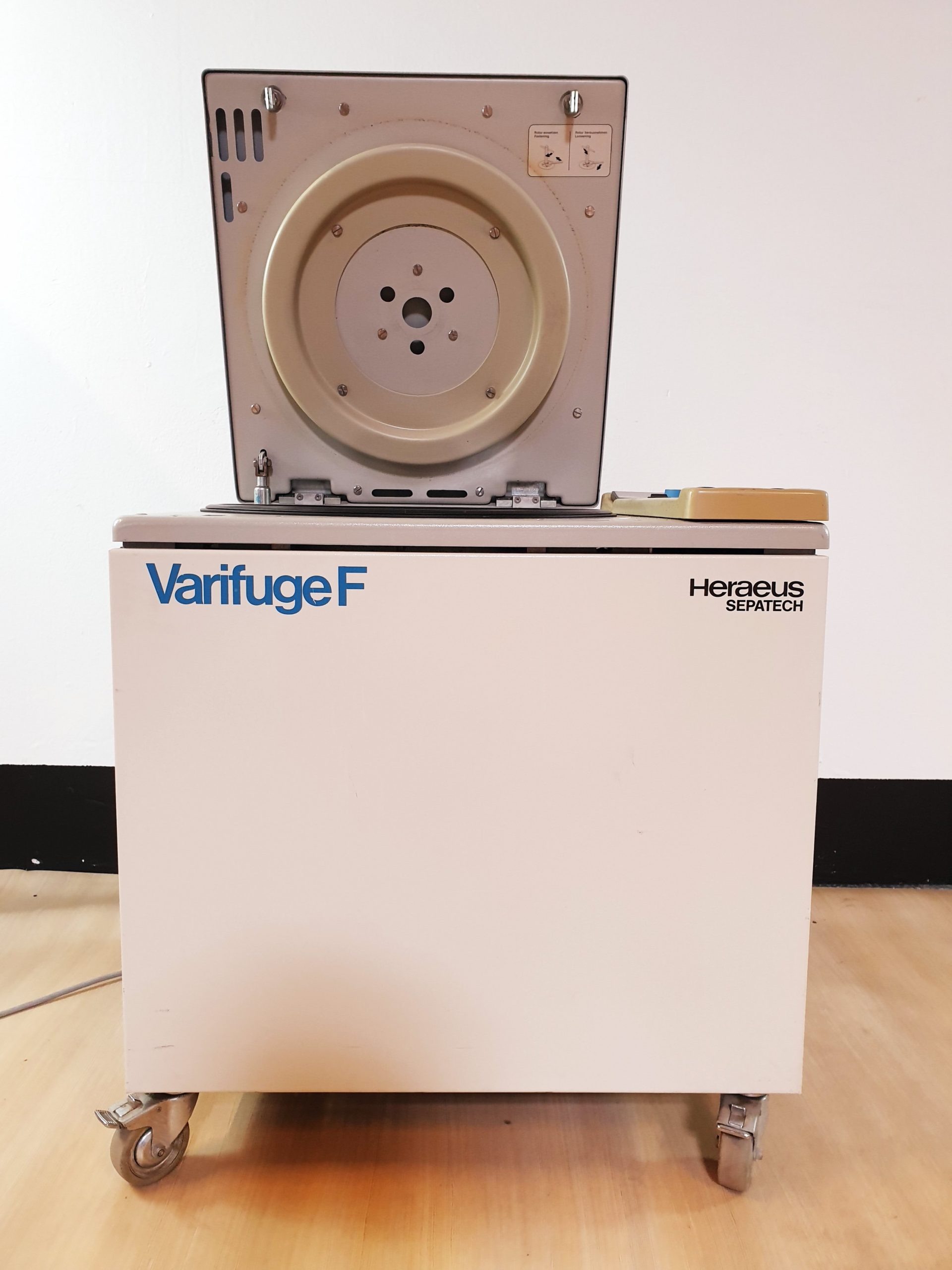 HERAEUS SEPATECH VARIFUGE F Kühlzentrifuge mit Rotor