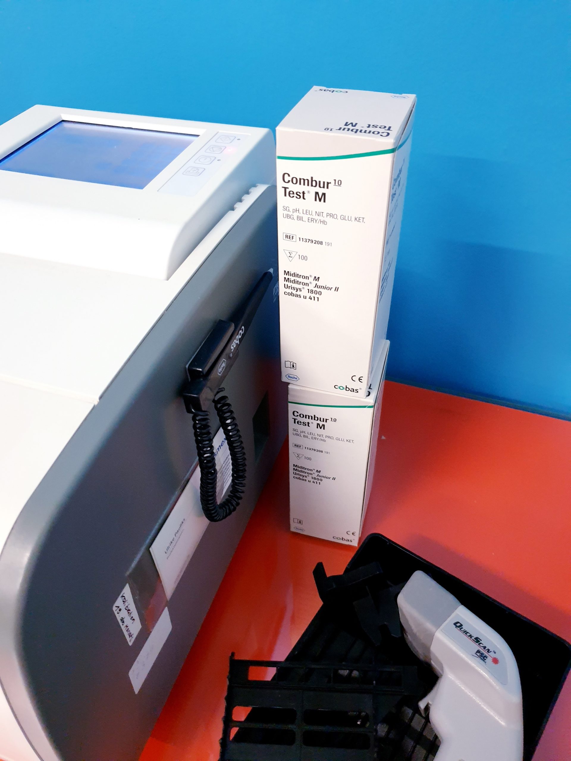 Roche Cobas U 411 // U411 Halbautomatischer Urin-Analysator