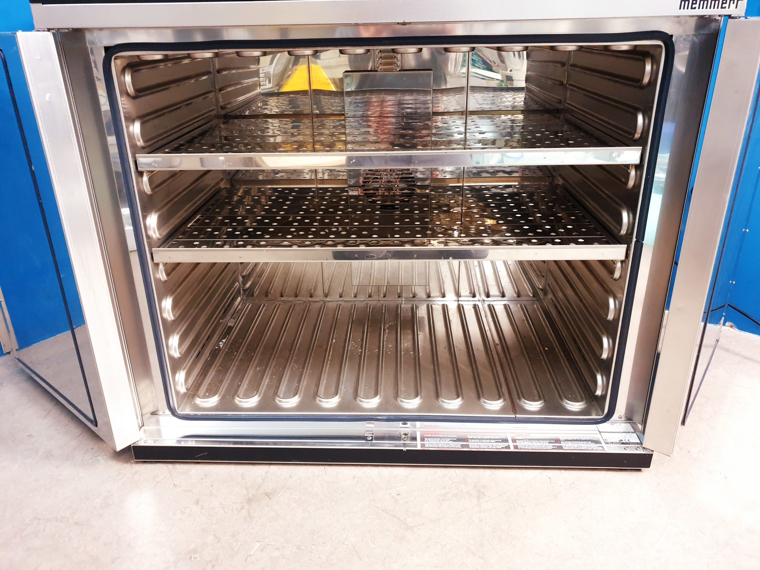 Memmert UNP 600 Incubator Wärmeschrank 250°C 256L Volumen
