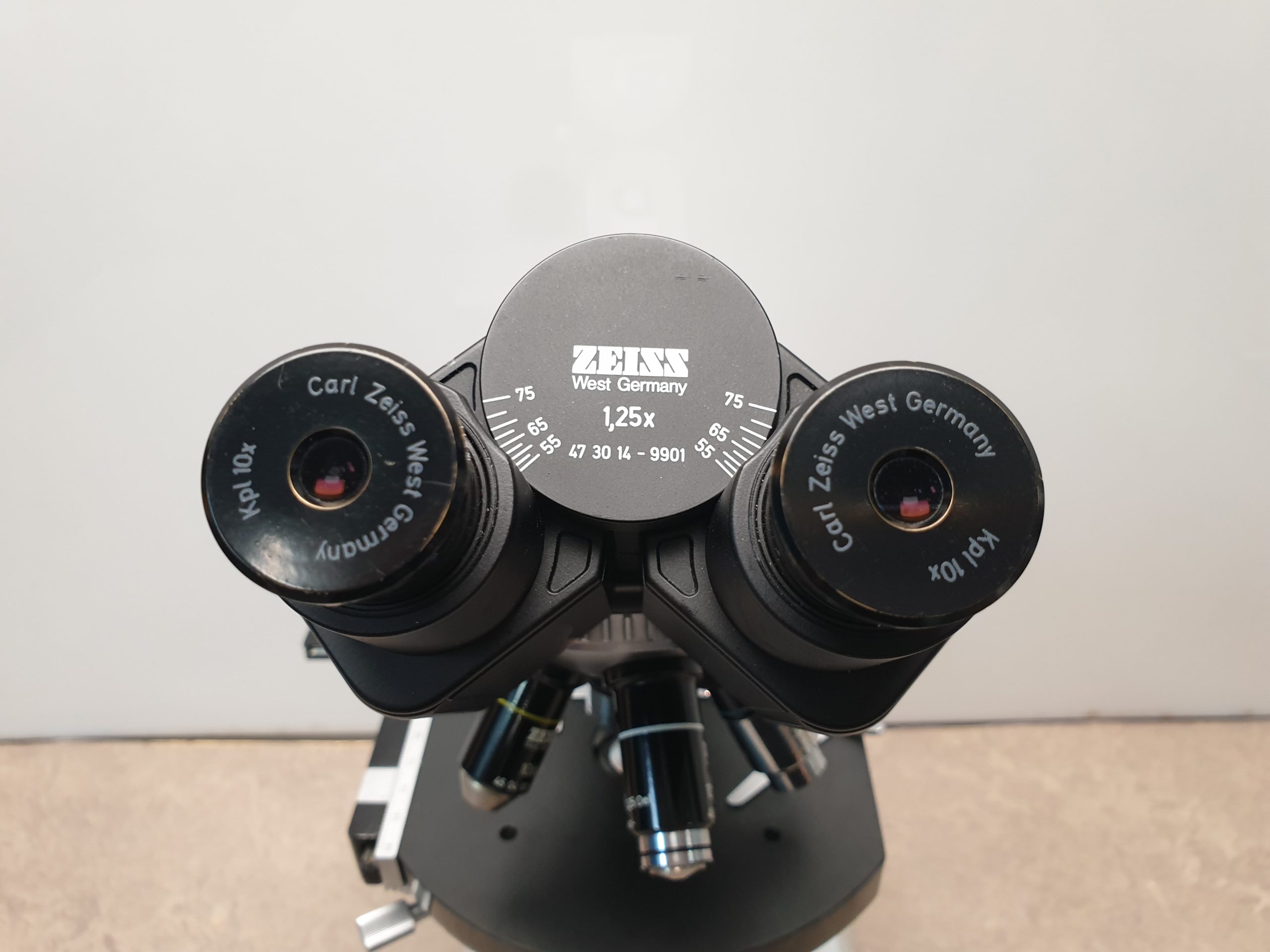 Karl Zeiss 4670 65 – Mikroskop – Tischmikroskop