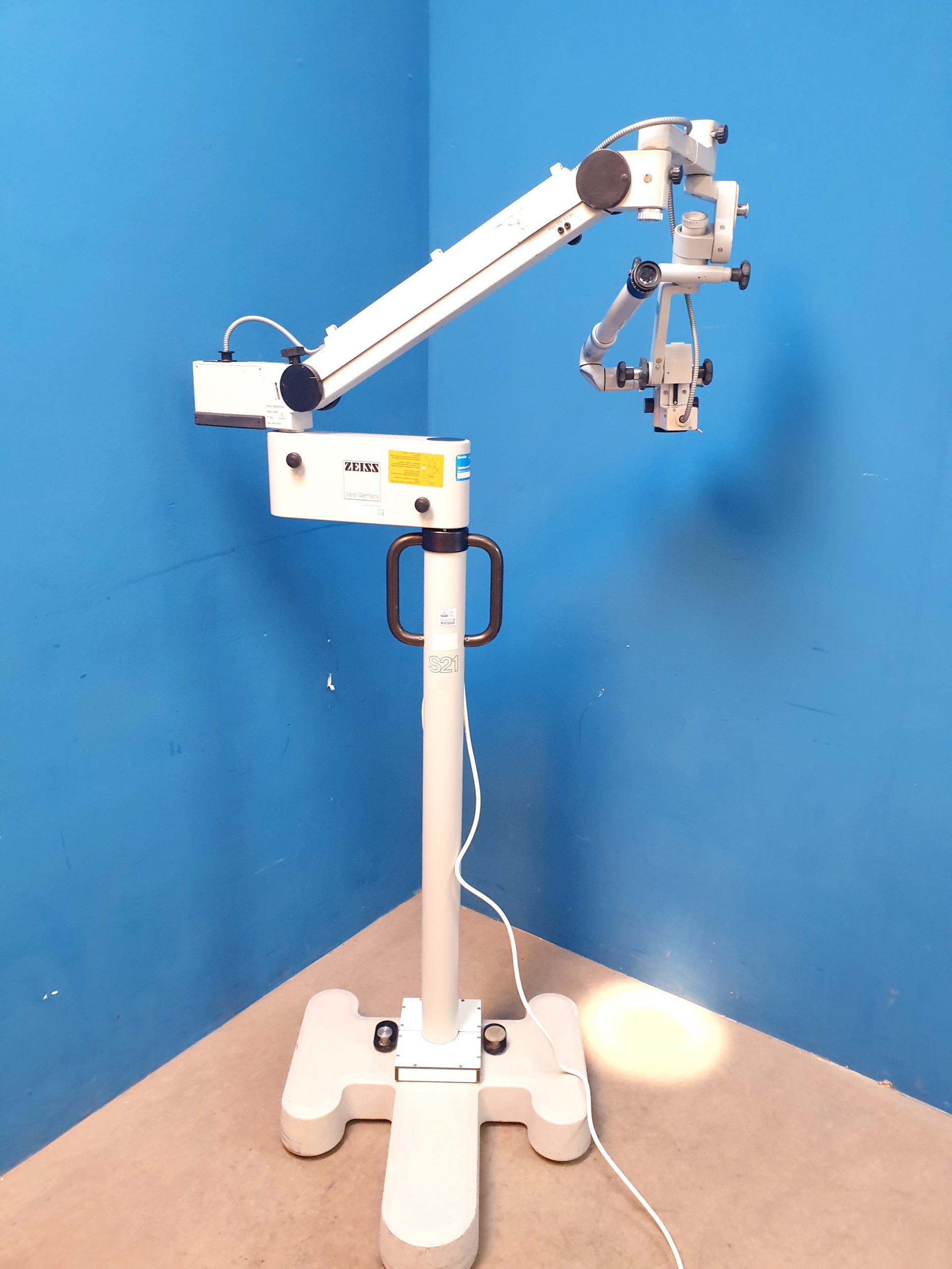 Carl Zeiss OPMI 11 OP-Mikroskop f 125 – f 250 – auf S21 Standfuß