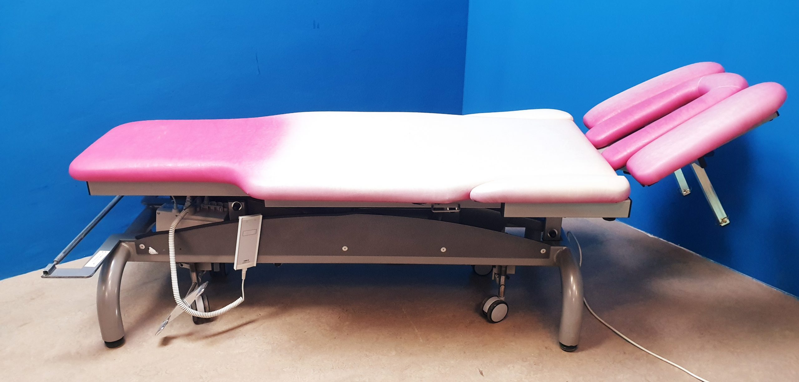 Behandlungsliege Massageliege Therapieliege Elektrisch verstellbar