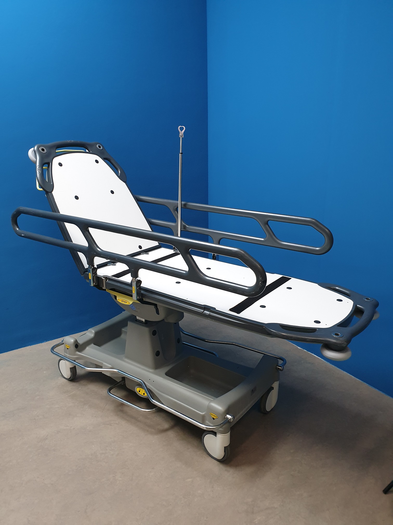 QA3 Patient trolley version 2.0 Patiententransport Fahrbar