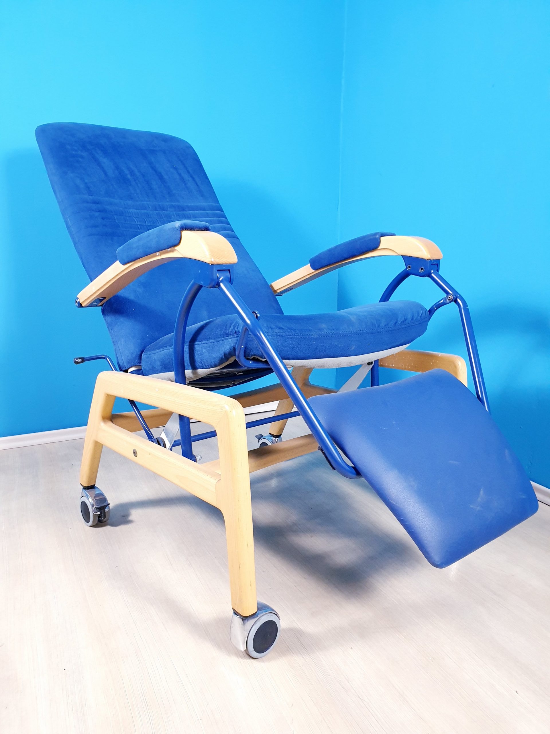 Stillsessel- Patientensessel- Patientenstuhl . Lehnbar- Rollbar