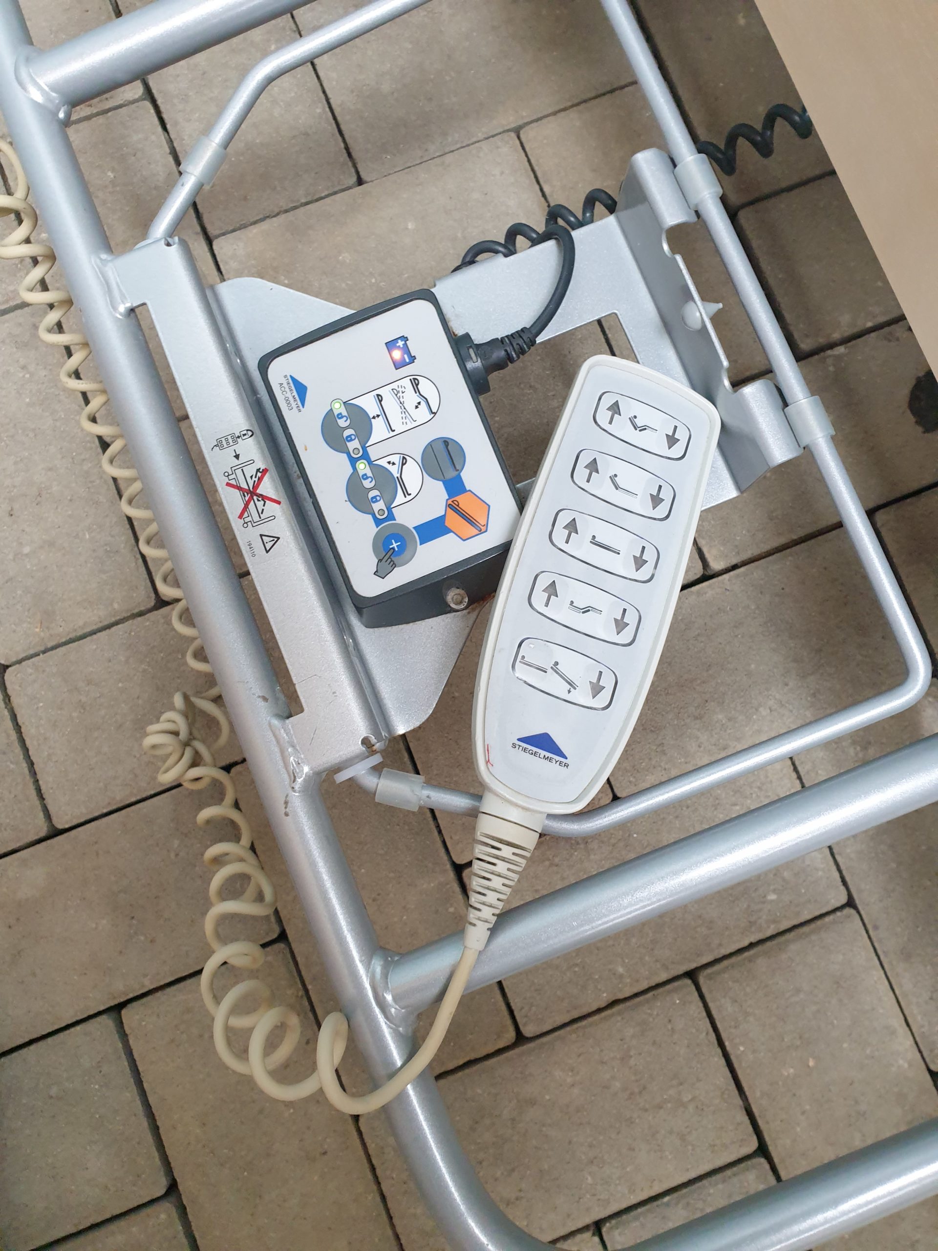 Stiegelmayer SETA EM4 GSG Krankenhausbett – Elektrisch mit Bedienteil und Fernbedienung