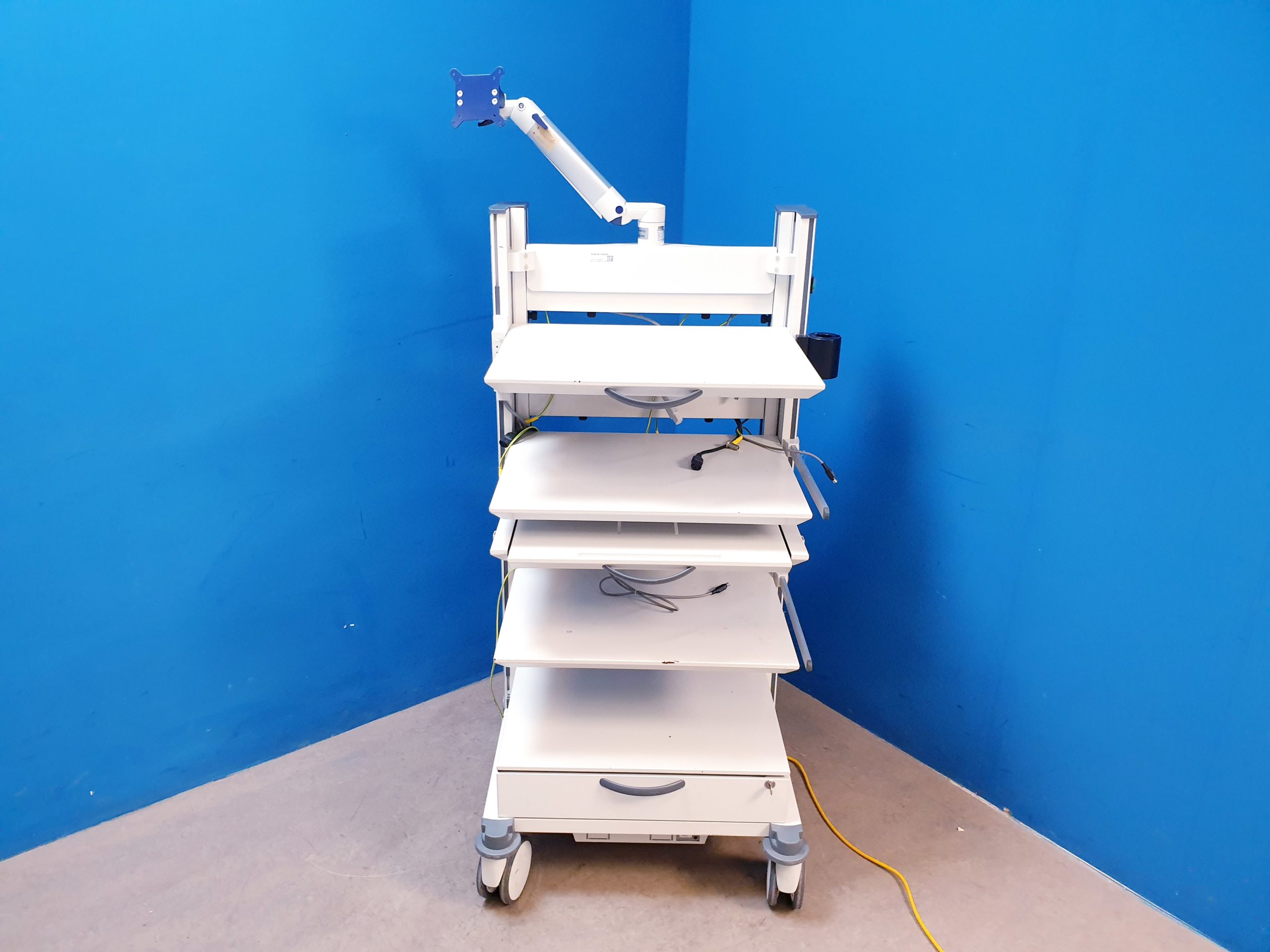 karl Storz 29005TBG – 29003IW – Endoskopie Wagen – Rollbar -mit Monitorhalter