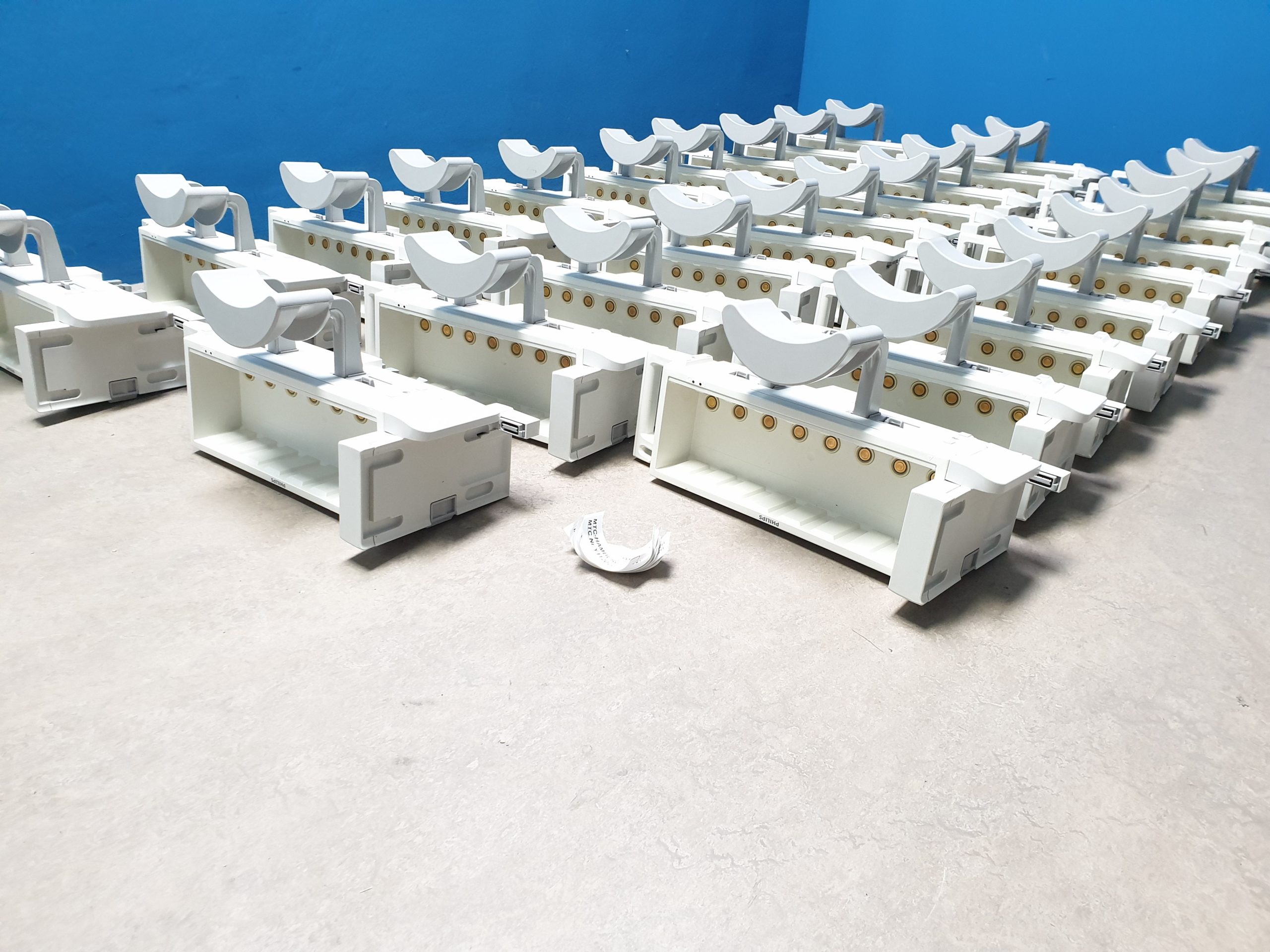Philips Ref 862461 M8048A Intellivue Module Racks W Hooks & Clamps~22249 –
