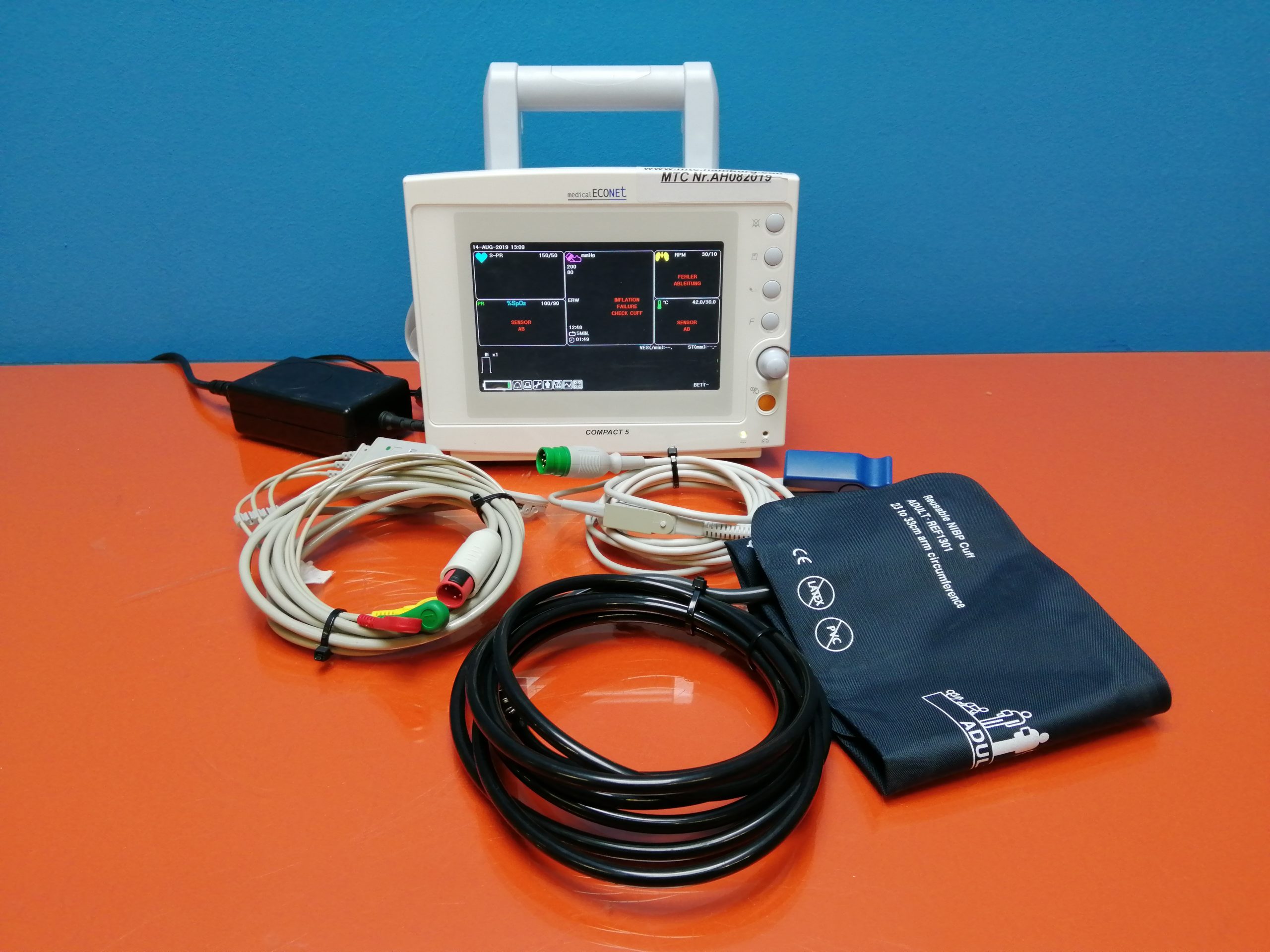 medical ECONET Compact 5 Tragbarer Patientenmonitor / Überwachungsmonitor mit Zubehör