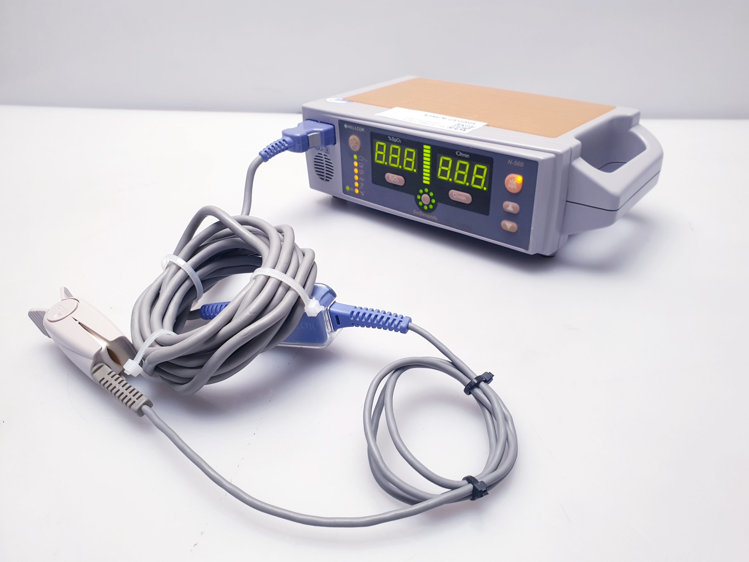 Nellcor N-560 N560 SpO2 Pulse Oximeter Oxymeter mit Fingersensor –