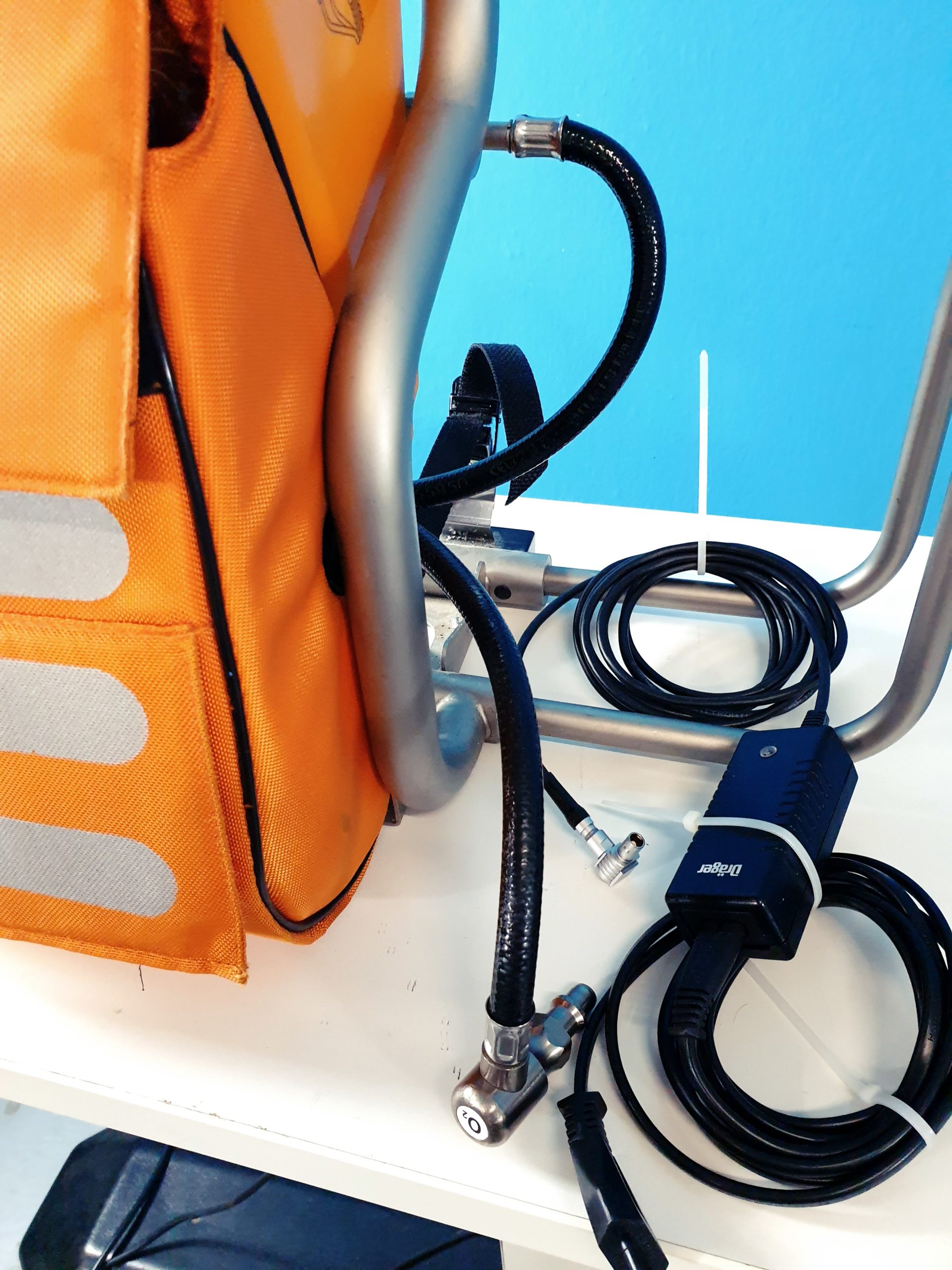 Dräger / Draeger Oxylog 2000 Beatmungsgerät / Emergency Ventilator mit Netzteil