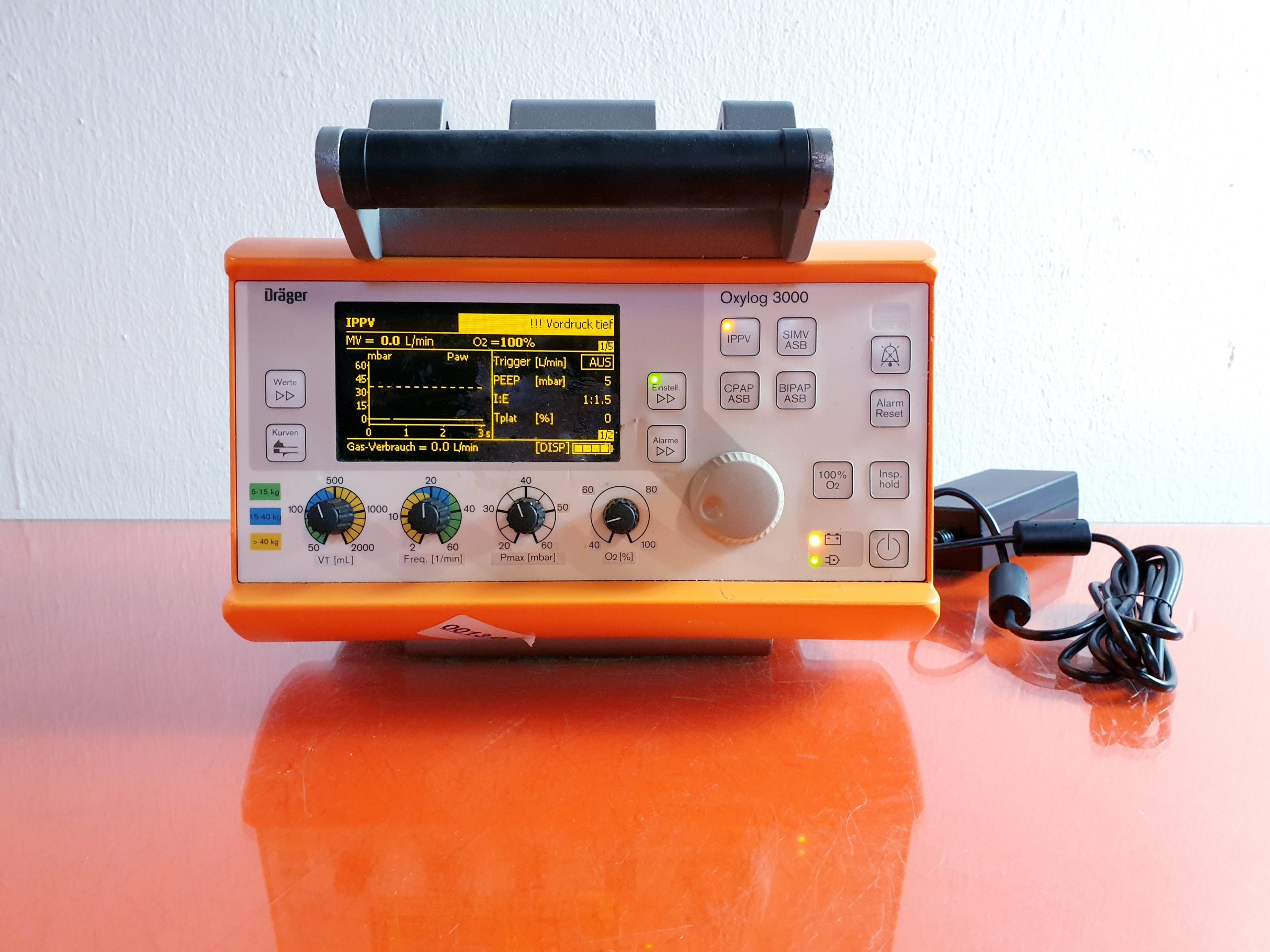 Dräger Oxylog 3000 Notfall Beatmungsgerät mit Netzteil – Gepüft