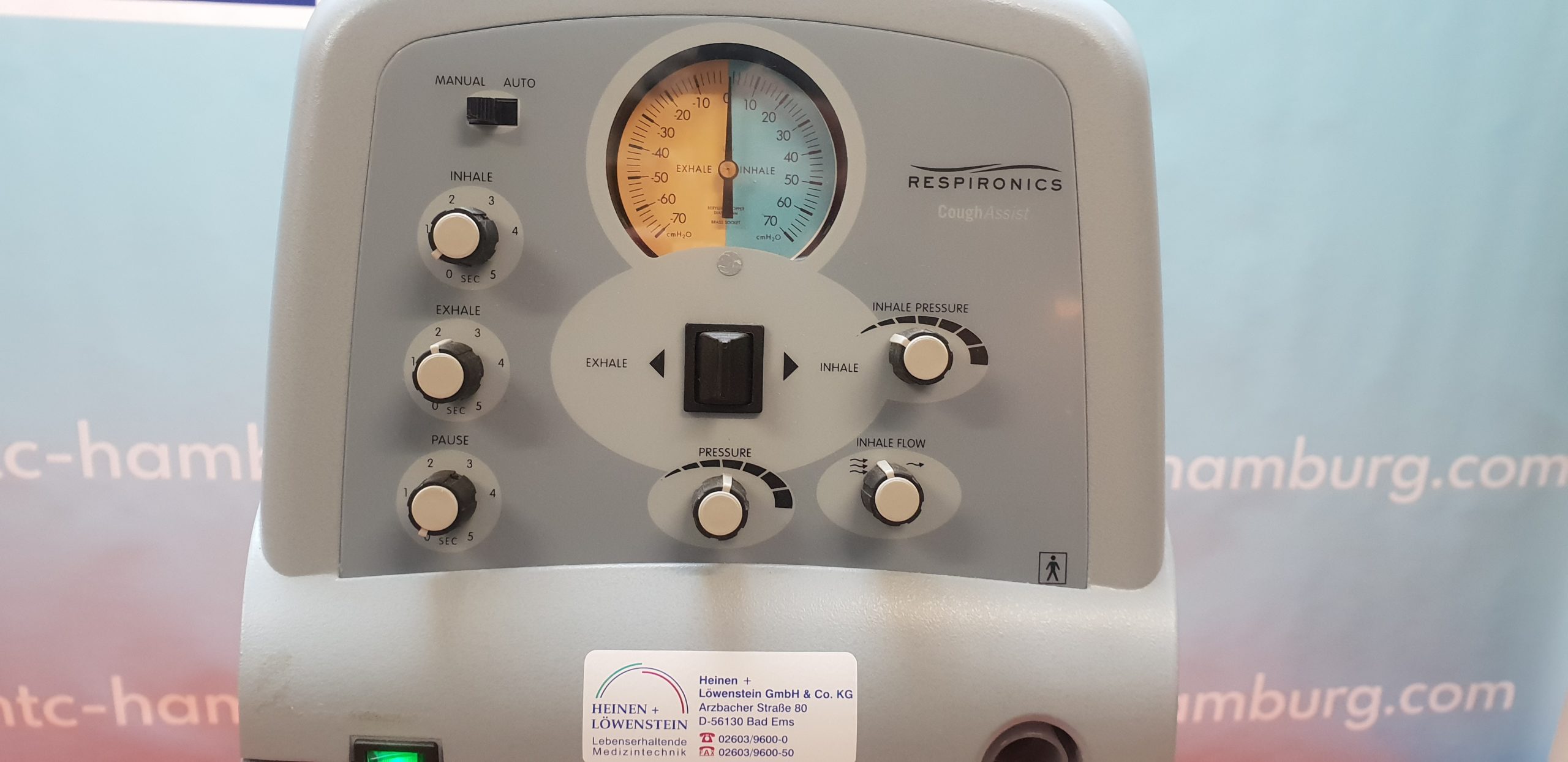 Cough Assist CA-3200 Respironics Insufflator auf fahrbarem Gestell // Rollbar