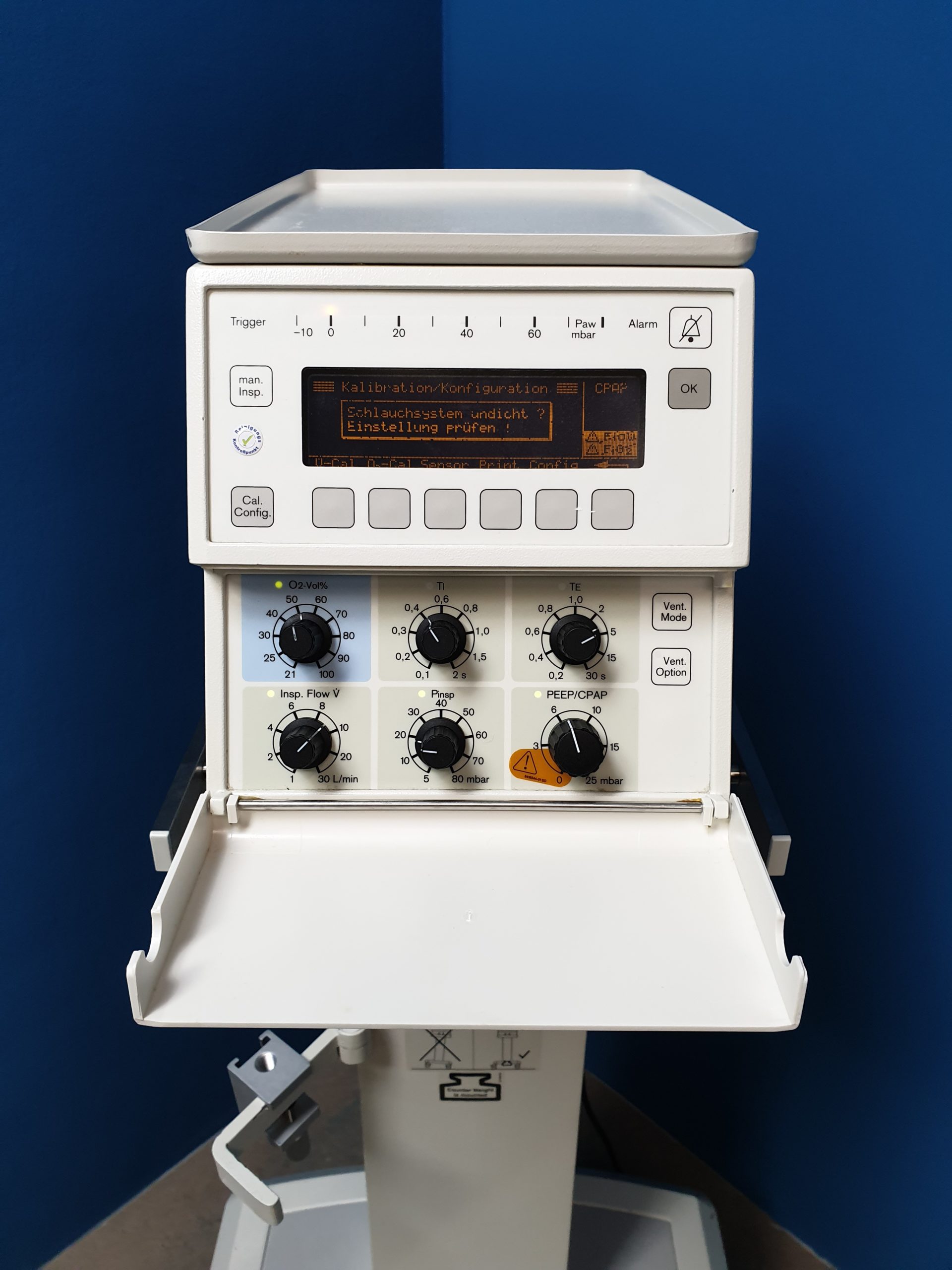 Beatmungsgerät Dräger Babylog 8000 plus mit fahrbarem Stativ
