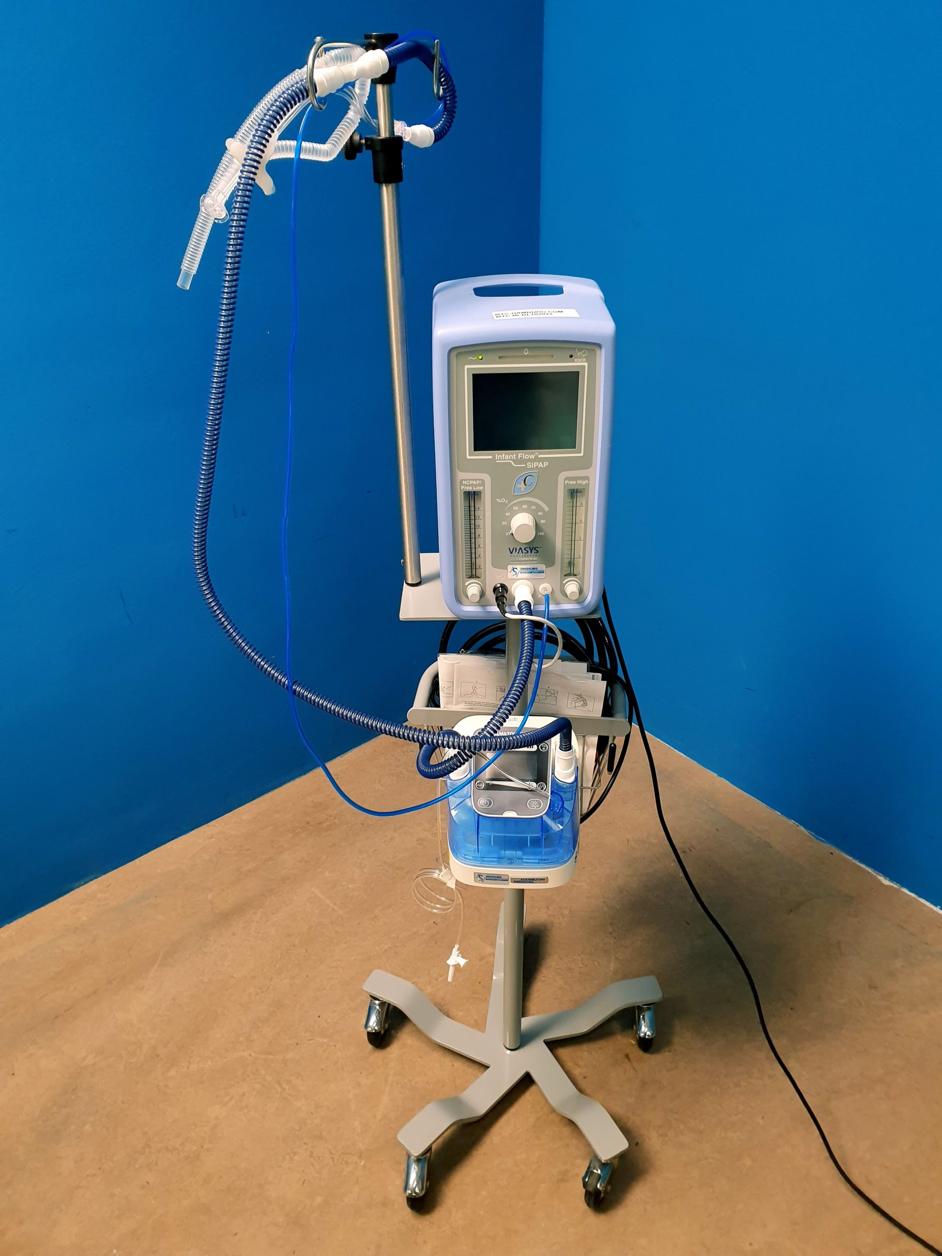 VIASYS HEALTHCARE Infant Flow SIPAP + Hamilton-H900 Entfeuchter