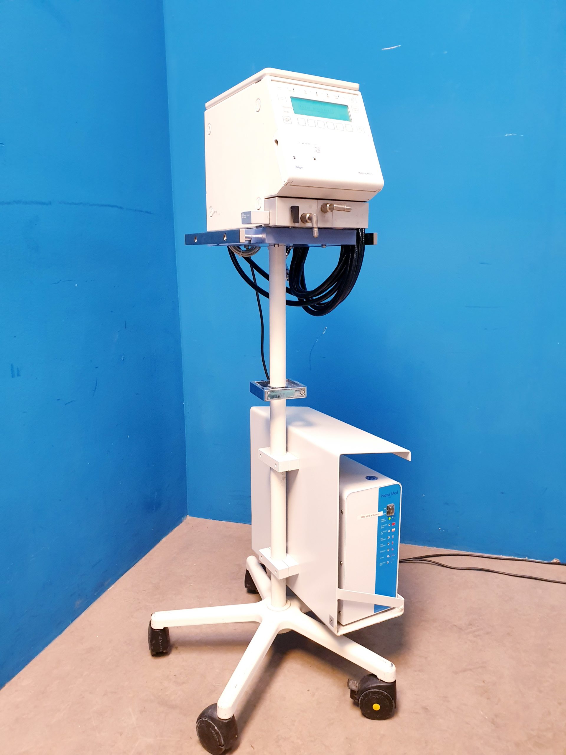 Dräger 8000 plus Beatmungsgerät Dräger Babylog+fahrbarem Stativ