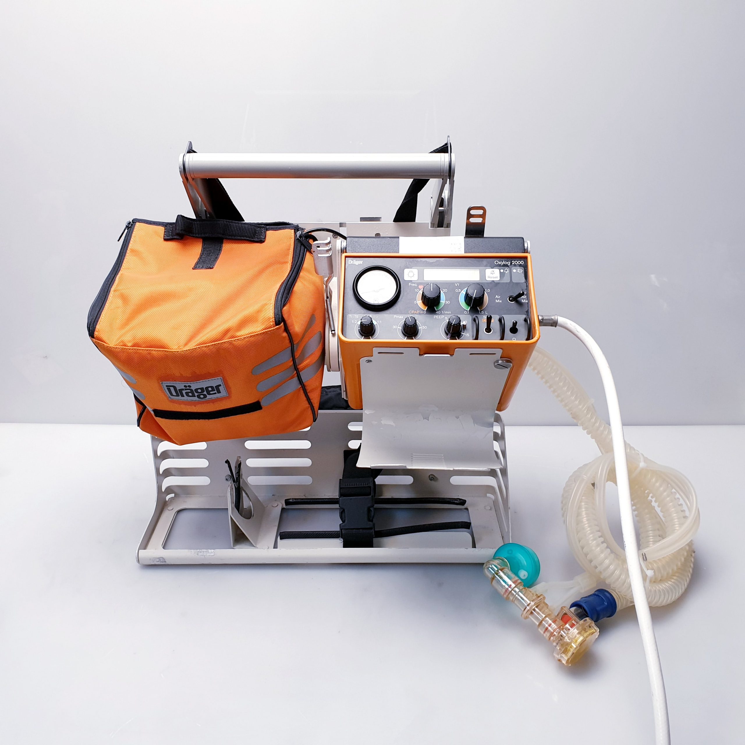 Dräger Oxylog 2000 Beatmungsgerät & Dräger No. 8412074 Netzteil