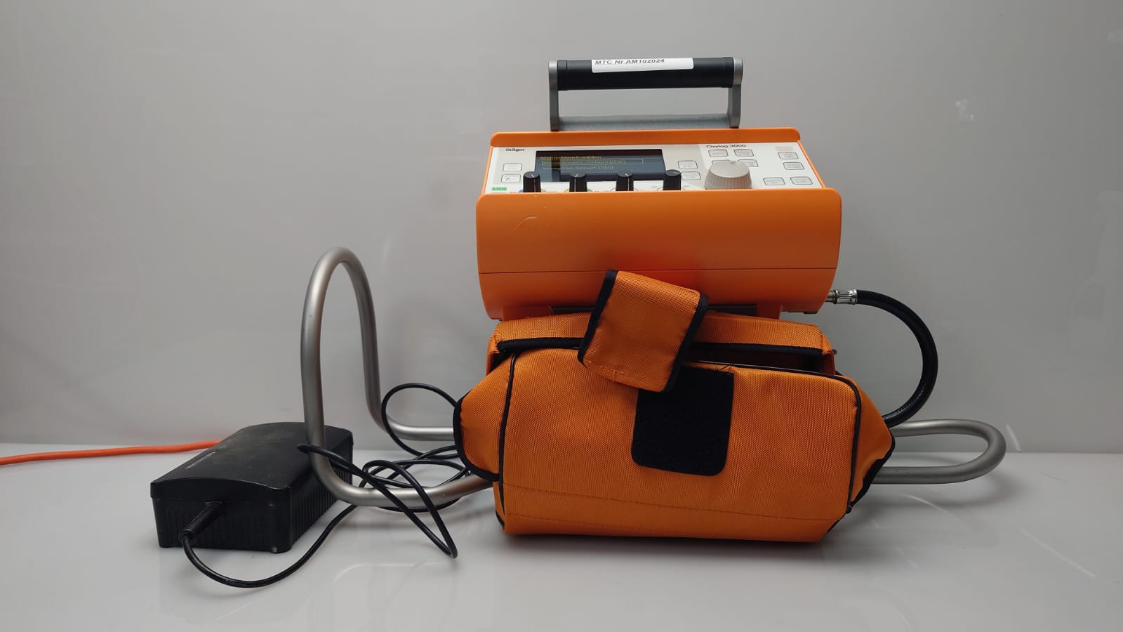 Draeger Dräger Oyxlog 3000 + Tragegestell und Netzteil