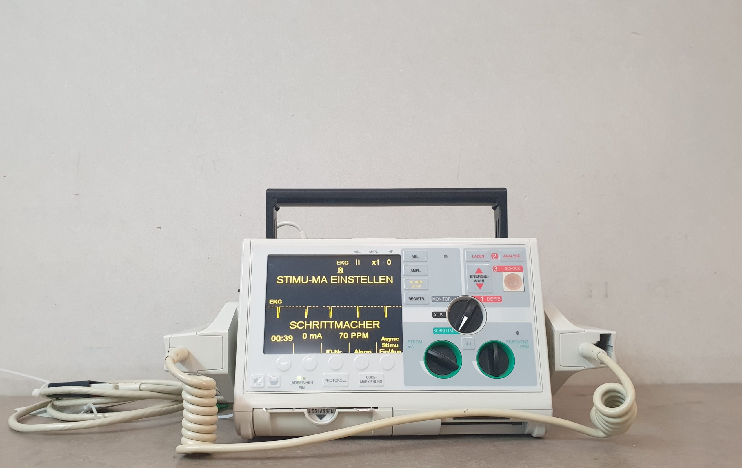 ZOLL M-Series biphasischer Defibrillator, inkl. Pacemaker, EKG, Drucker, Analyse, Akku