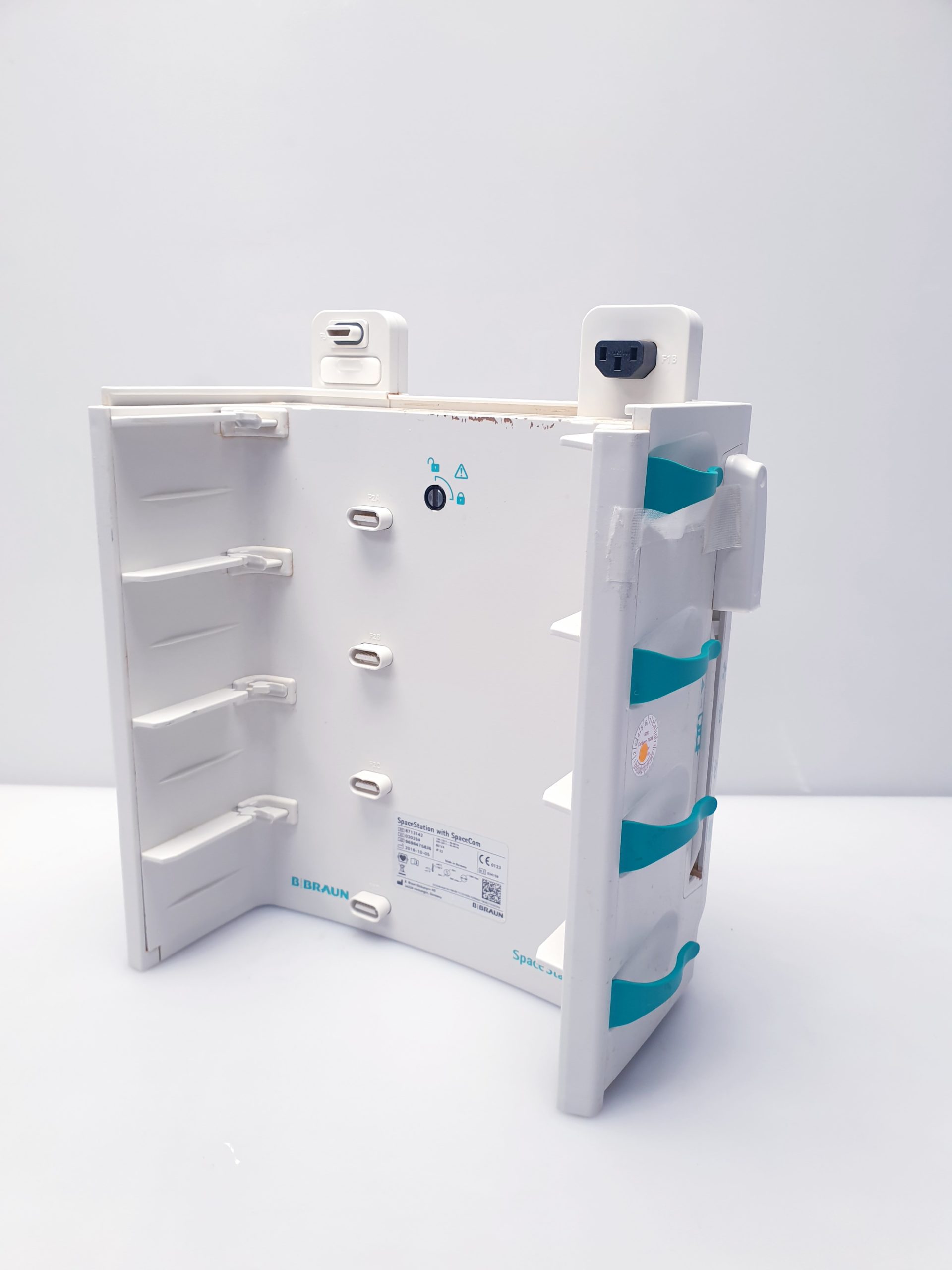 B.BRAUN SpaceStation 8713142 Dockingstation + integriertem Netzanschluß