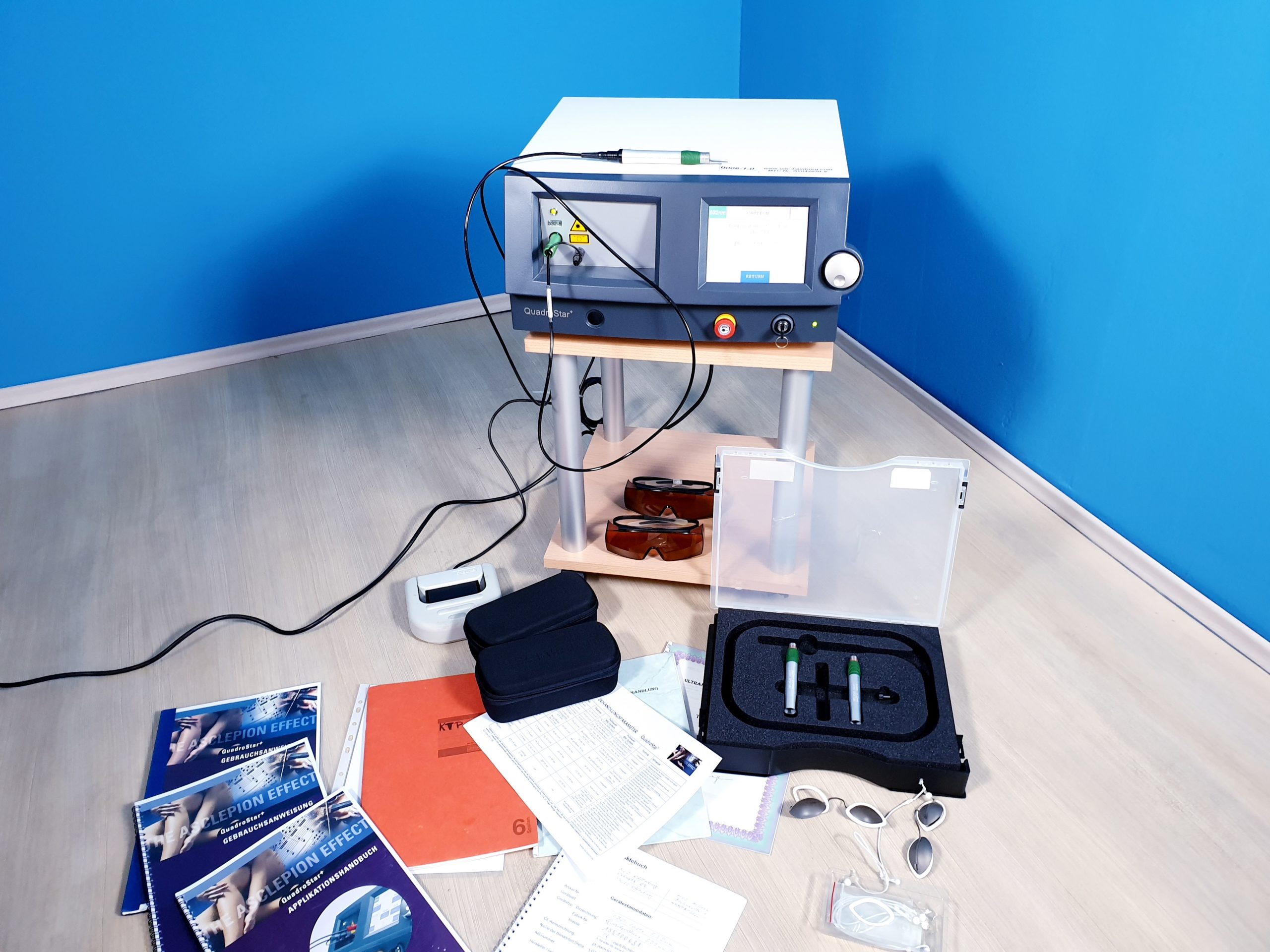 Asclepion QuadroStar Plus Lasergerät mit Zubehör DOM 2013