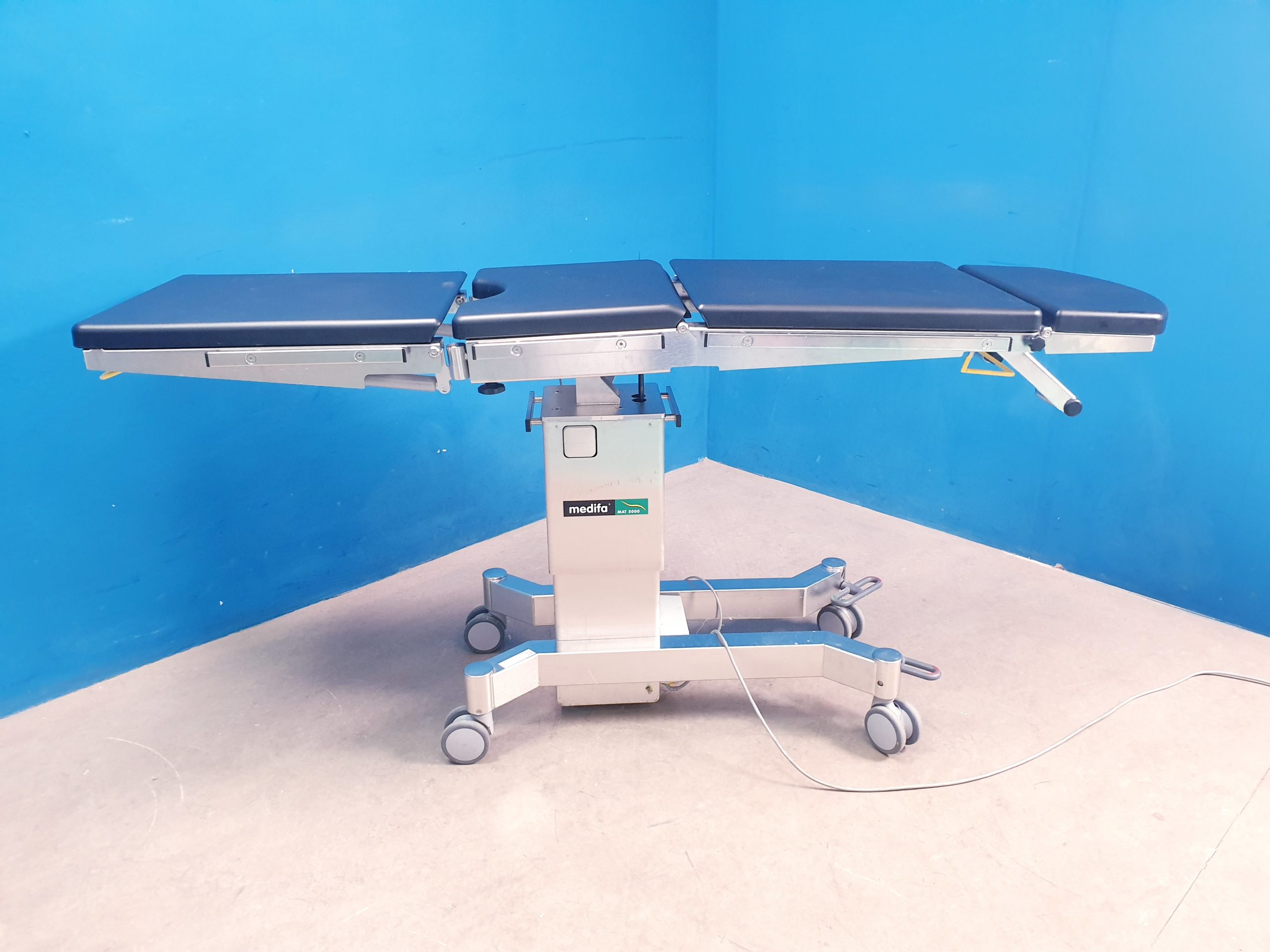 Medifa Mat 5000 Ref – 501020 – OP-Tisch Fahrbar -Liege