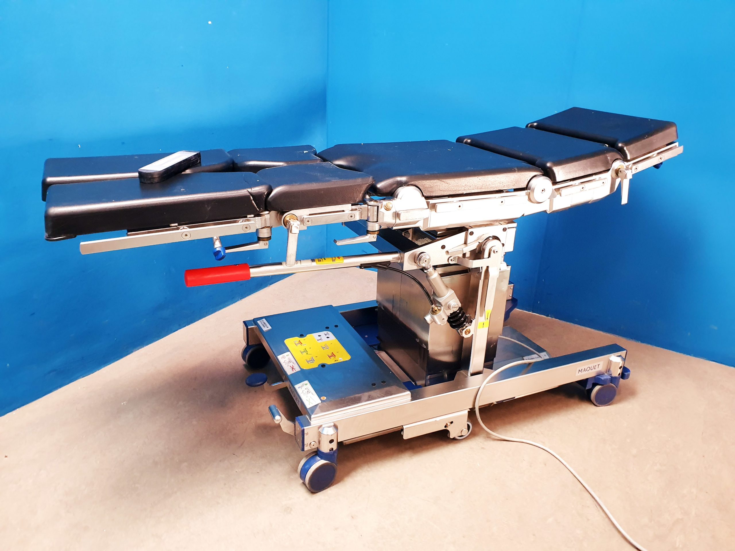 Maquet 1146.61A0 + 1150.30D0 + Säule 1150.81A0 + Lagergerät + Fernbedienung – OP Tisch System