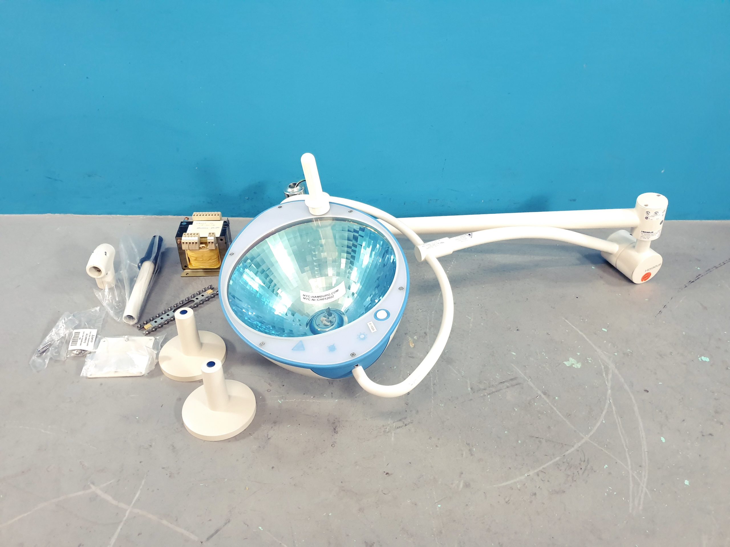 HANAULUX Blue 80 Praxisleuchte Klinikleuchte OP Lampe mit Trafo – Unvollständig