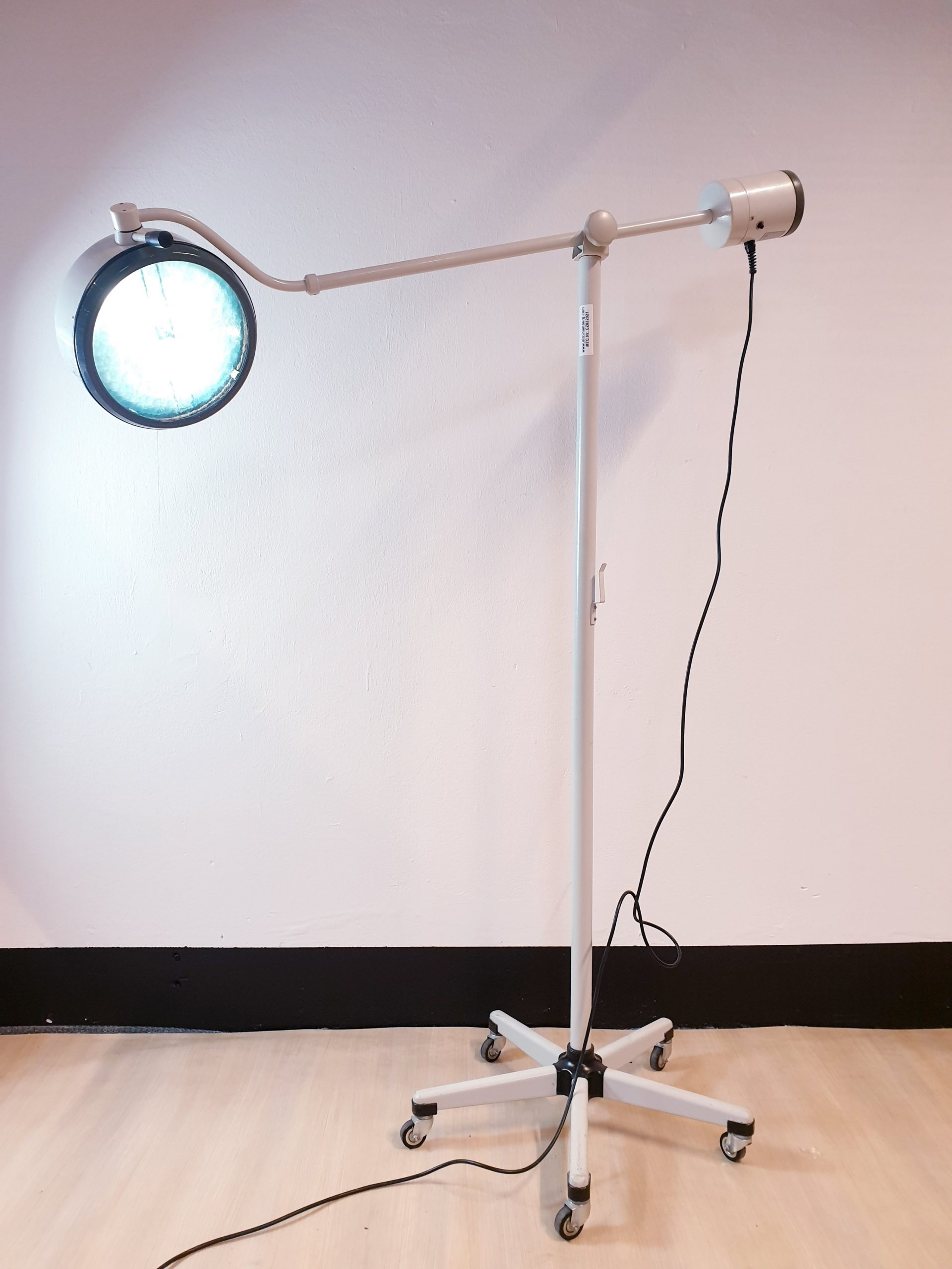 Berchtold Chromophare C 300 // C300 Untersuchungsleuchte OP Lampe Fahrbar