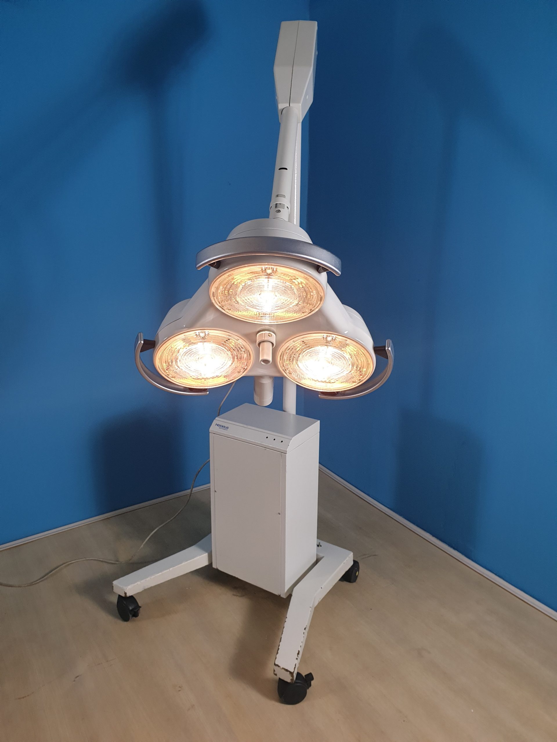 Hanulux Heraeus 2003 Inkl Trafo / OP Lampe / Behandlungslampe Mobil