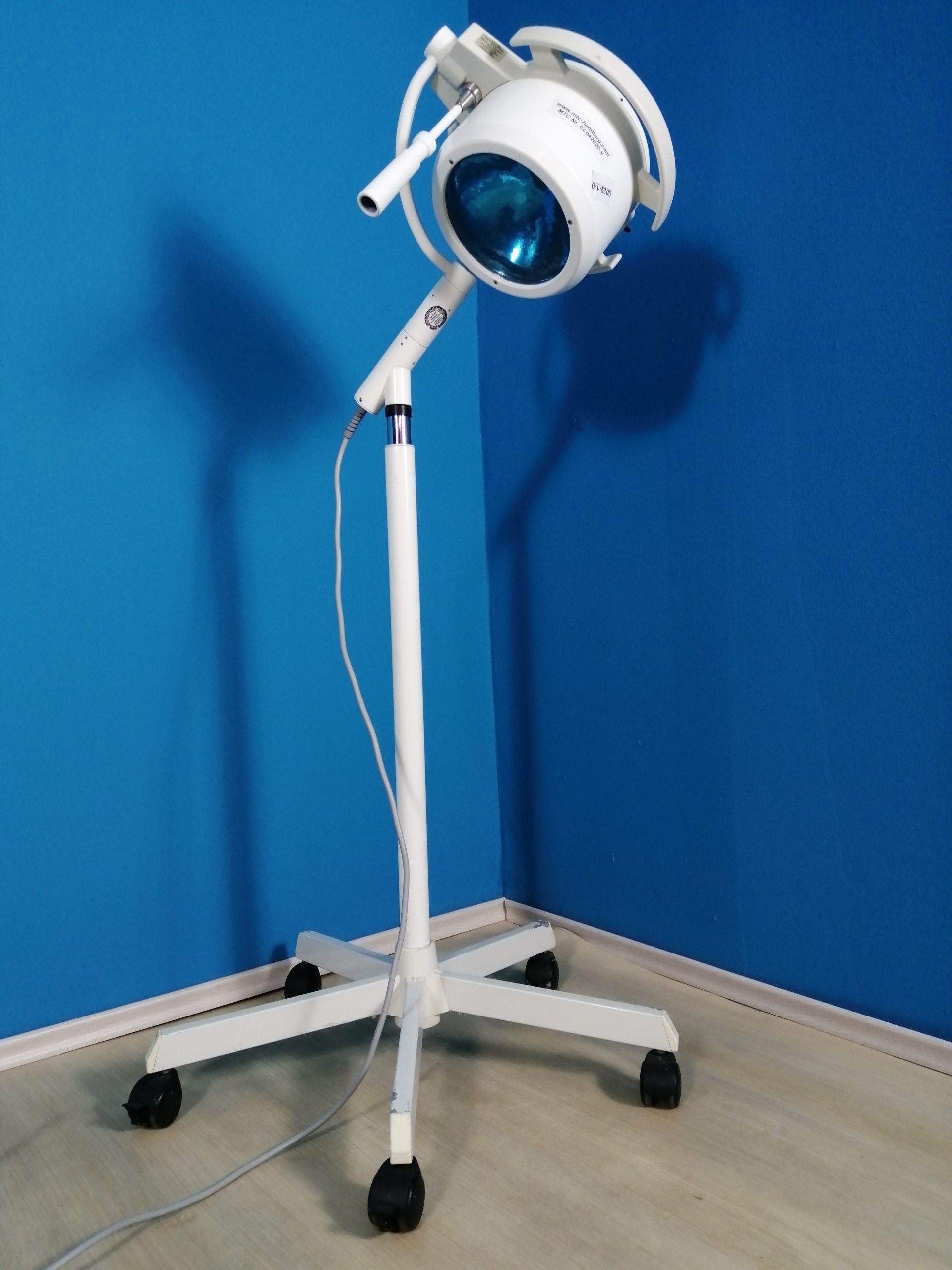 Dr. Mach 2450D Untersuchungslampe Fahrbar mit Stativ – Rollbar